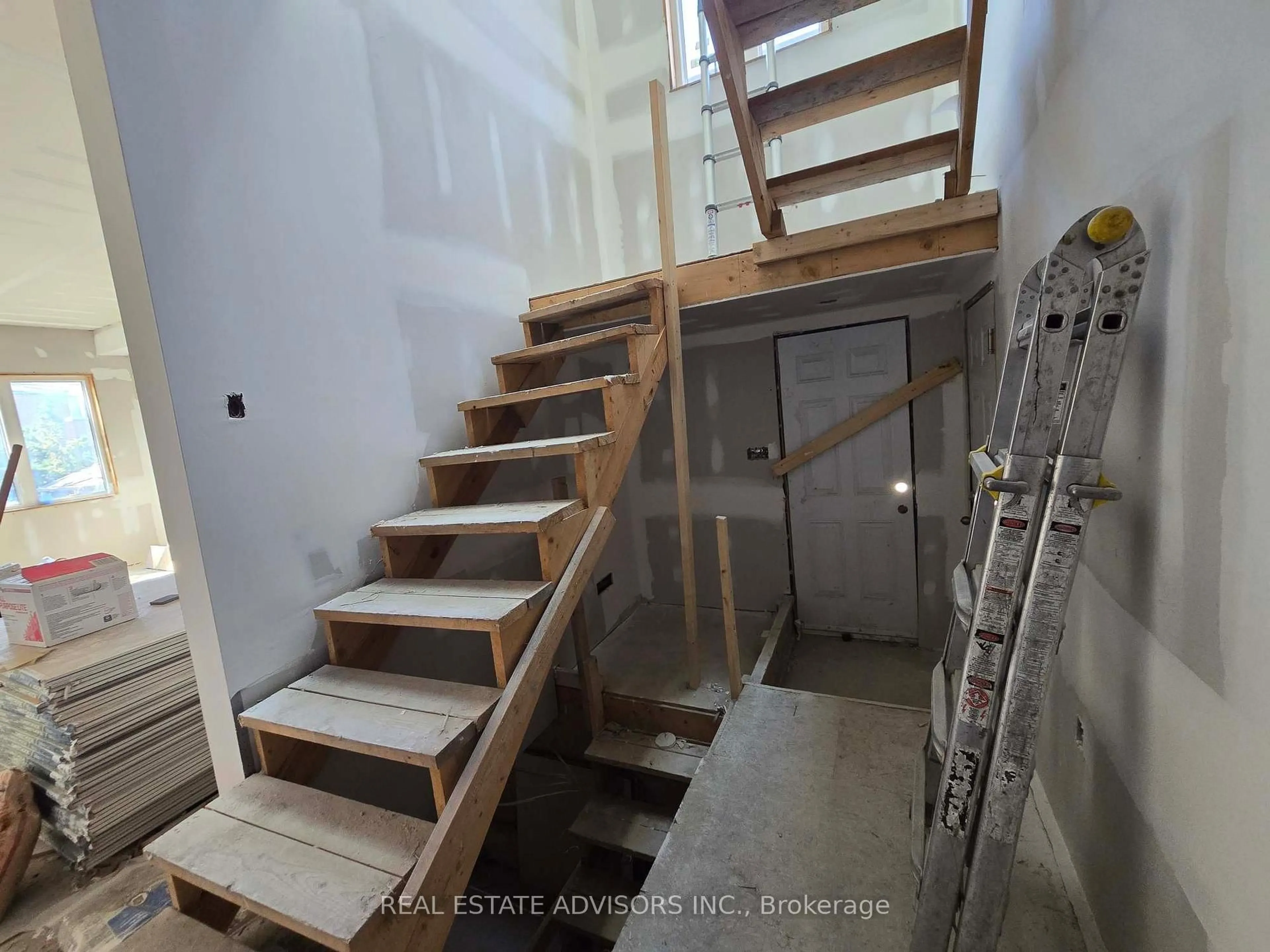 Stairs for 68B Laurel Ave, Toronto Ontario M1K 3J6