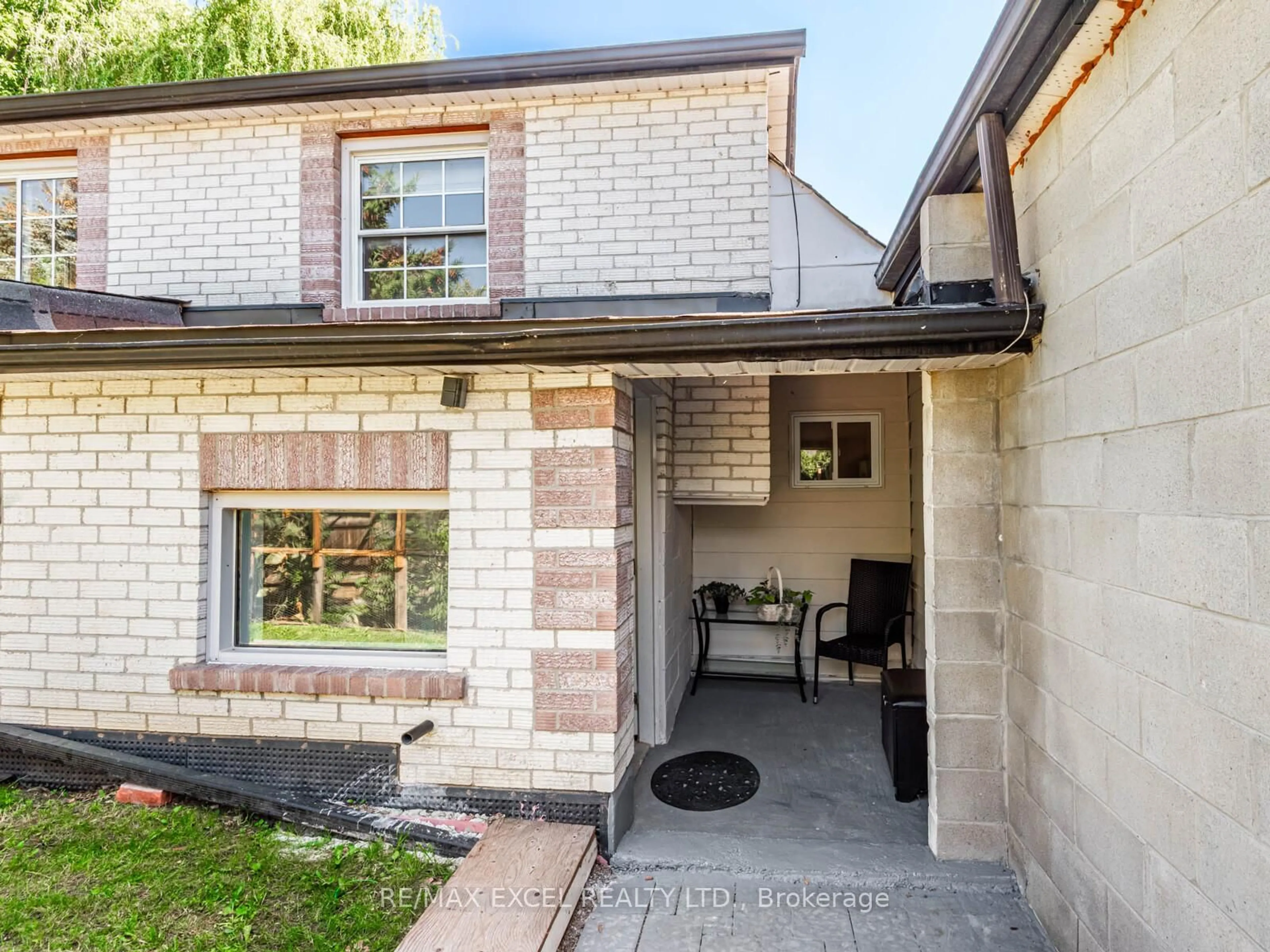 Home with brick exterior material, street for 657 Old Harwood Ave, Ajax Ontario L1Z 1E4