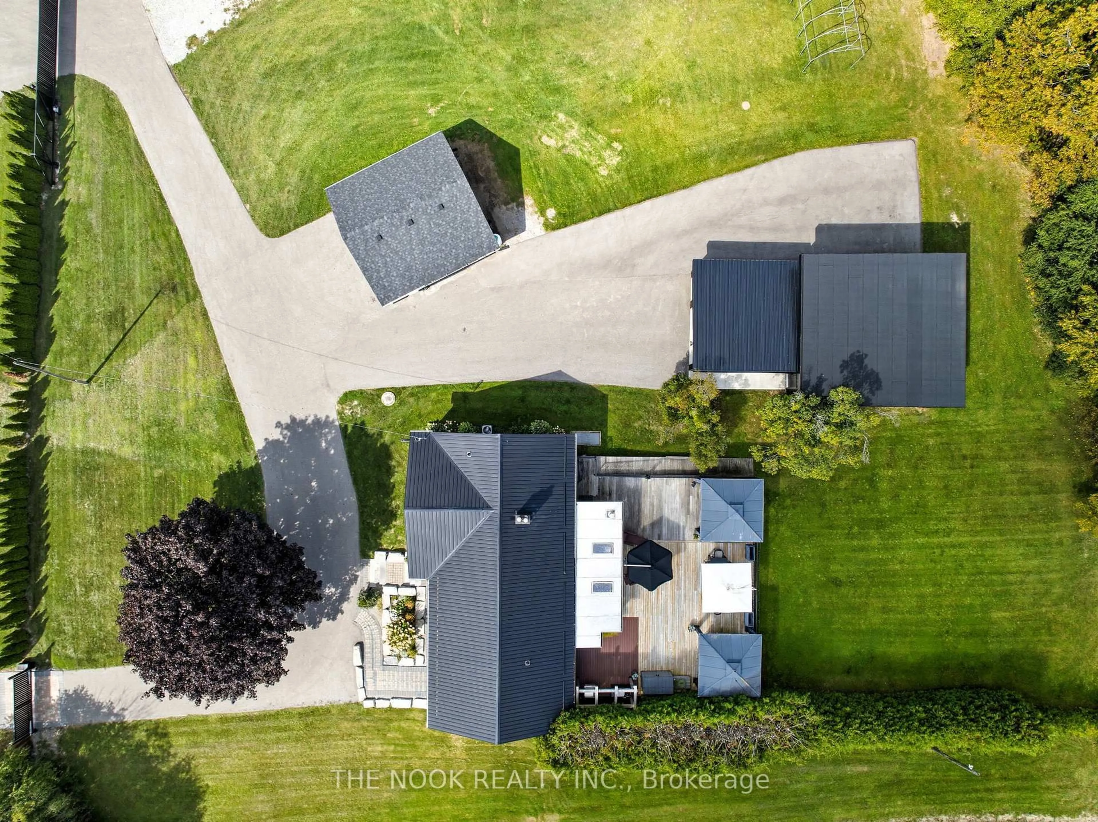 A pic from outside/outdoor area/front of a property/back of a property/a pic from drone, street for 7905 Thickson Rd, Whitby Ontario L1M 2A6