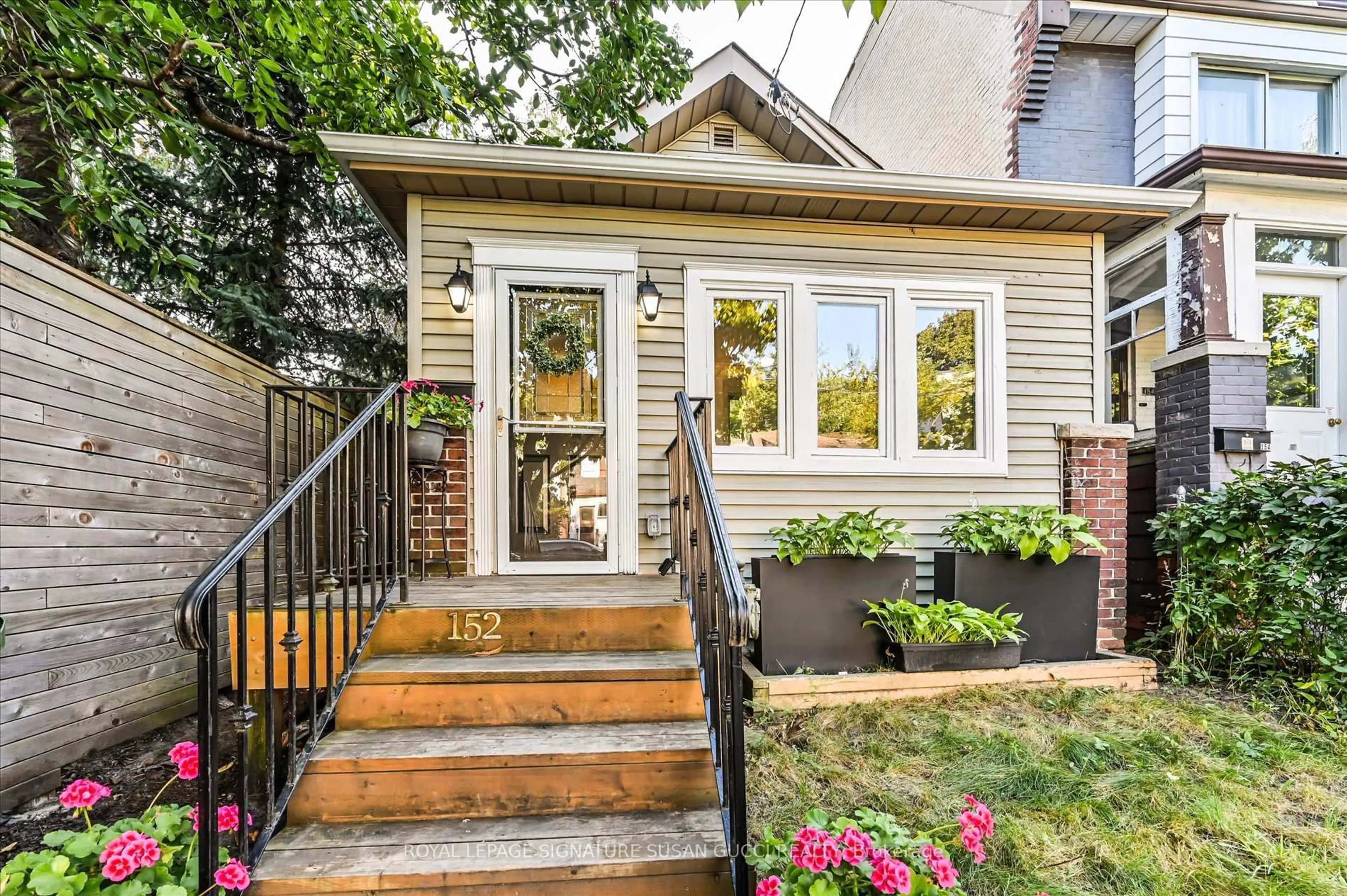 Unknown for 152 Drayton Ave, Toronto Ontario M4C 3M2