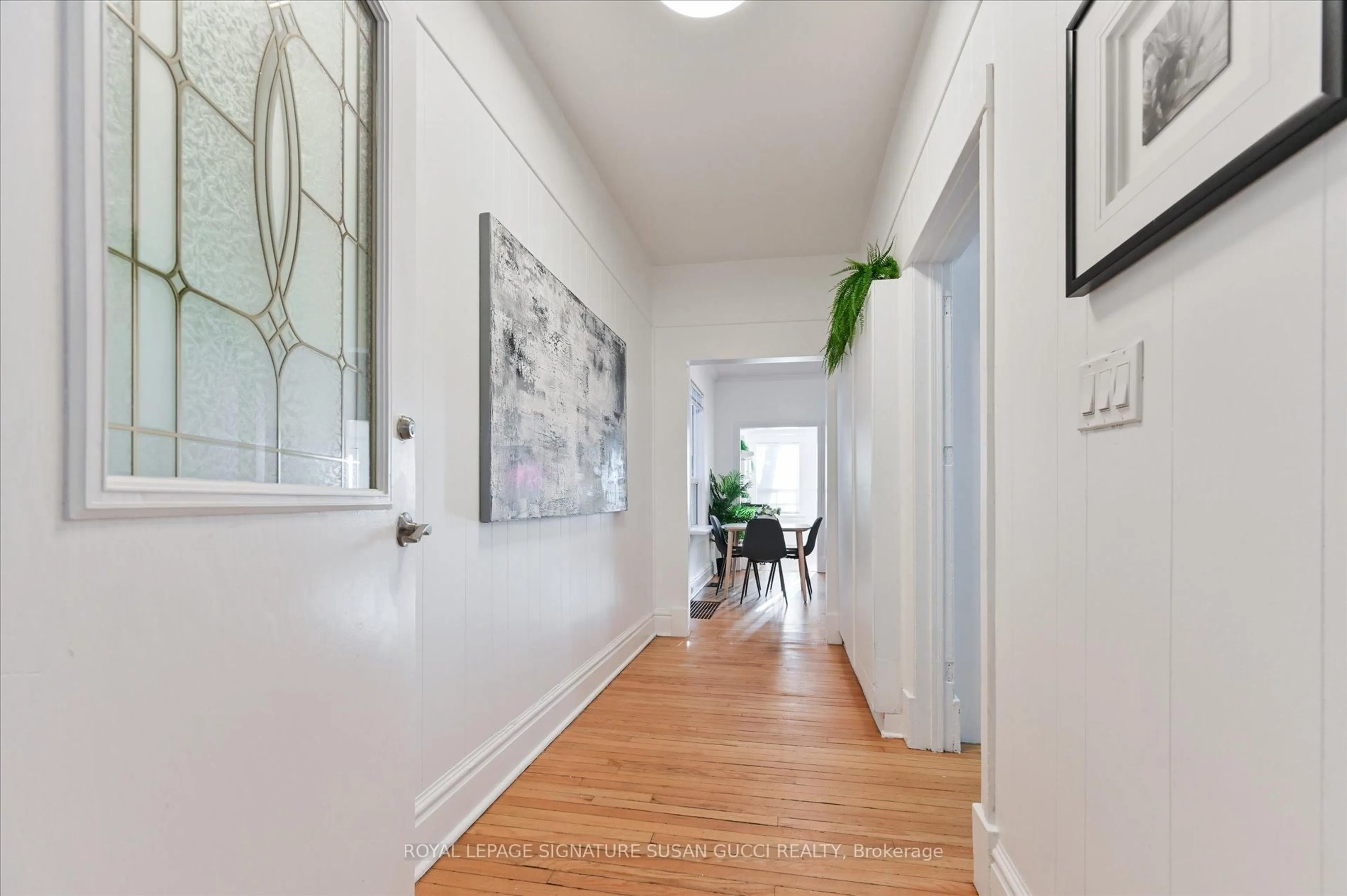 Indoor entryway for 152 Drayton Ave, Toronto Ontario M4C 3M2