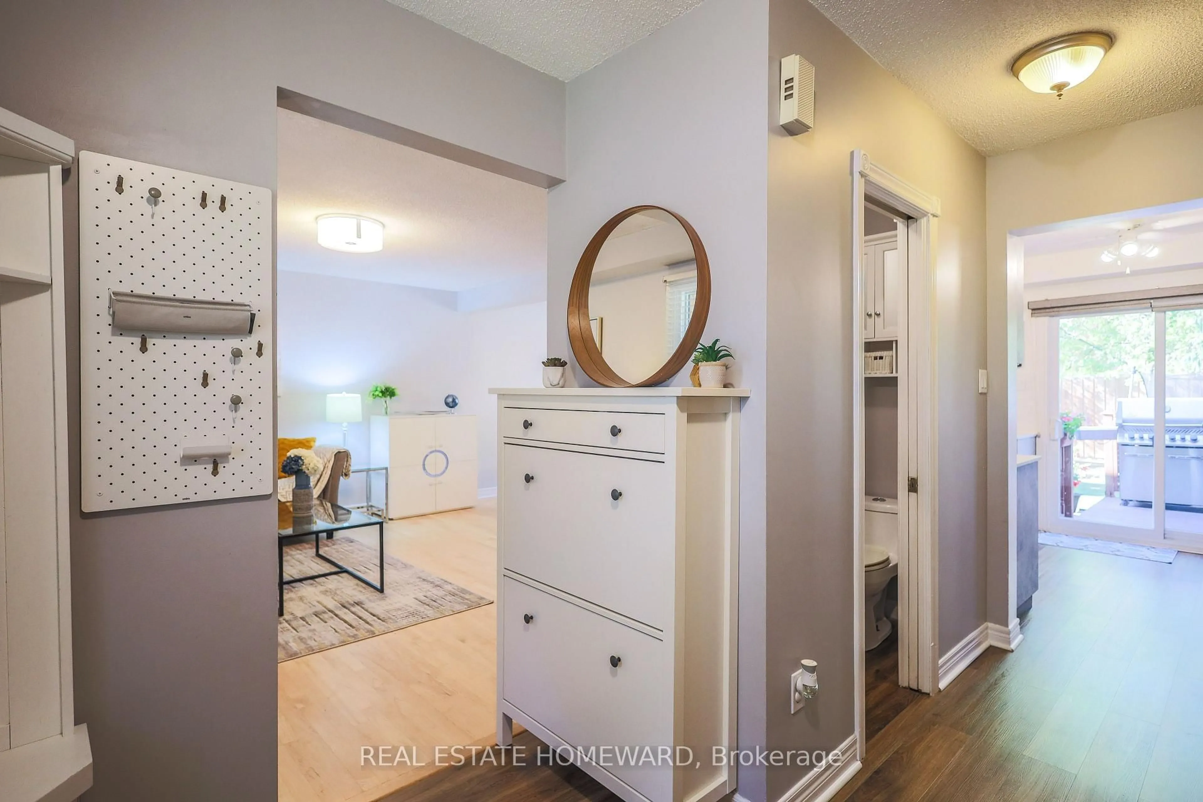 Indoor entryway for 48 Old Colony Dr, Whitby Ontario L1R 2A4