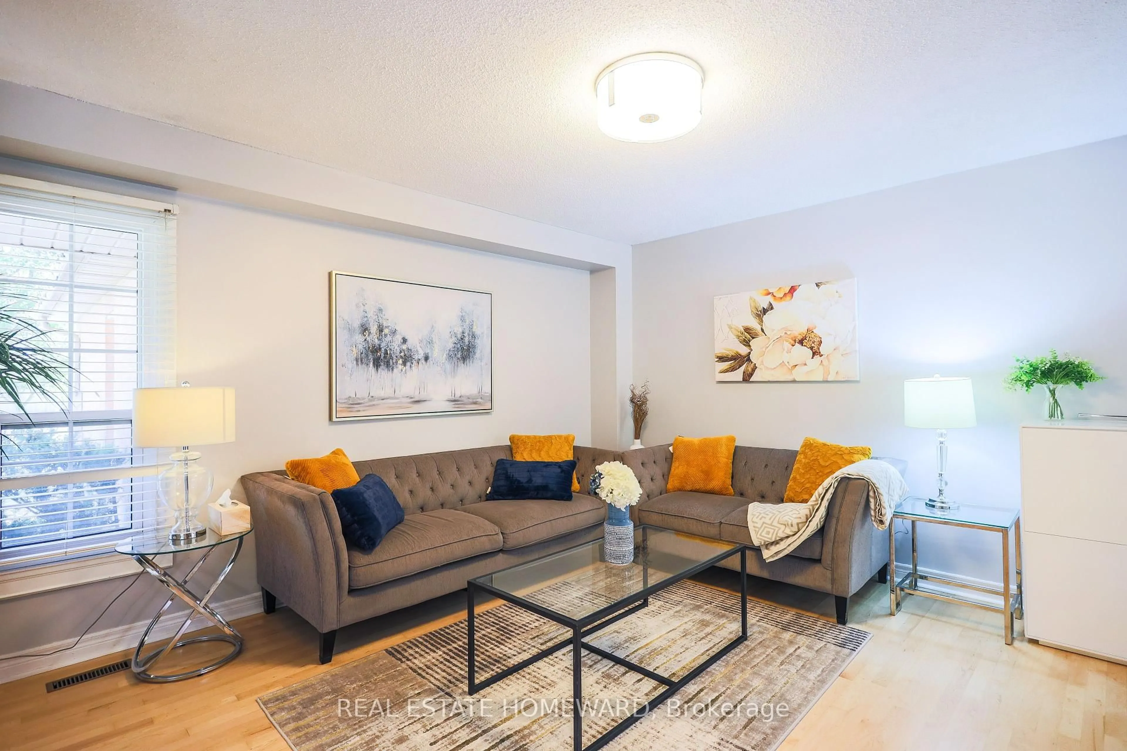 Living room with furniture, unknown for 48 Old Colony Dr, Whitby Ontario L1R 2A4