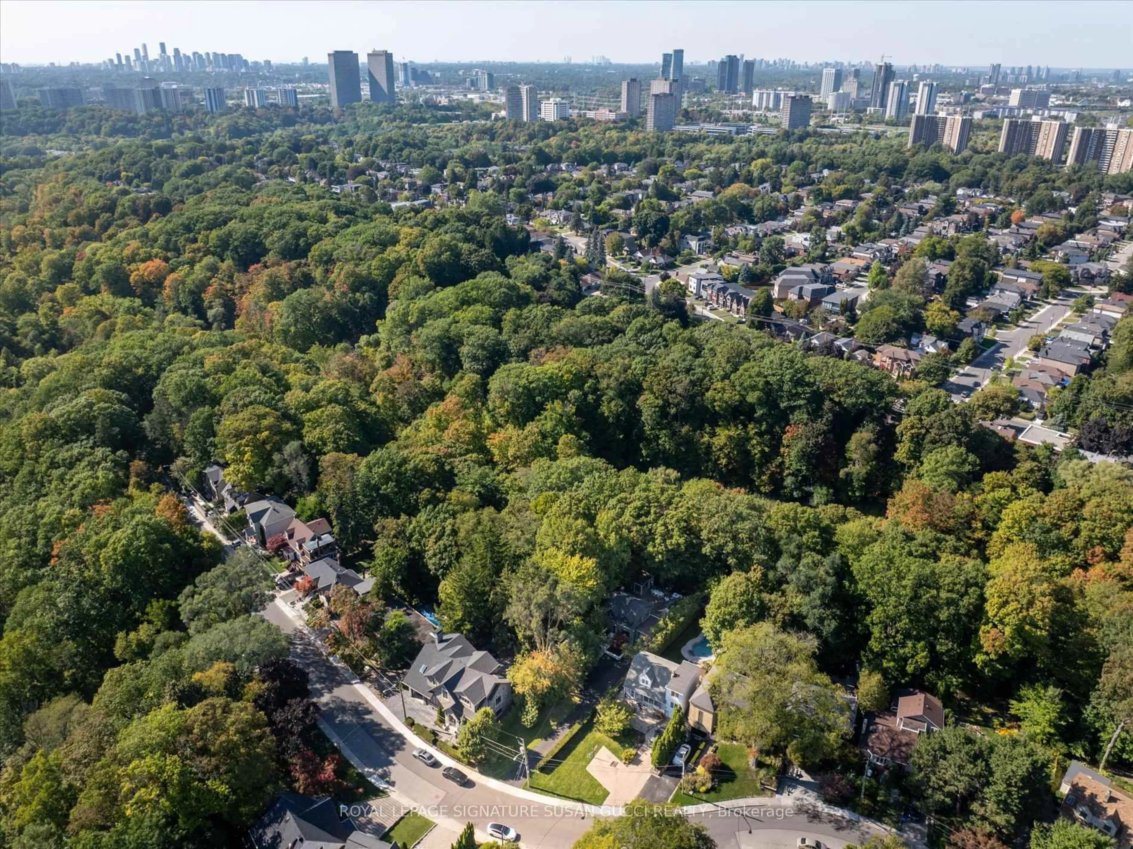A pic from outside/outdoor area/front of a property/back of a property/a pic from drone, unknown for 34 Glenwood Cres, Toronto Ontario M4B 1J6