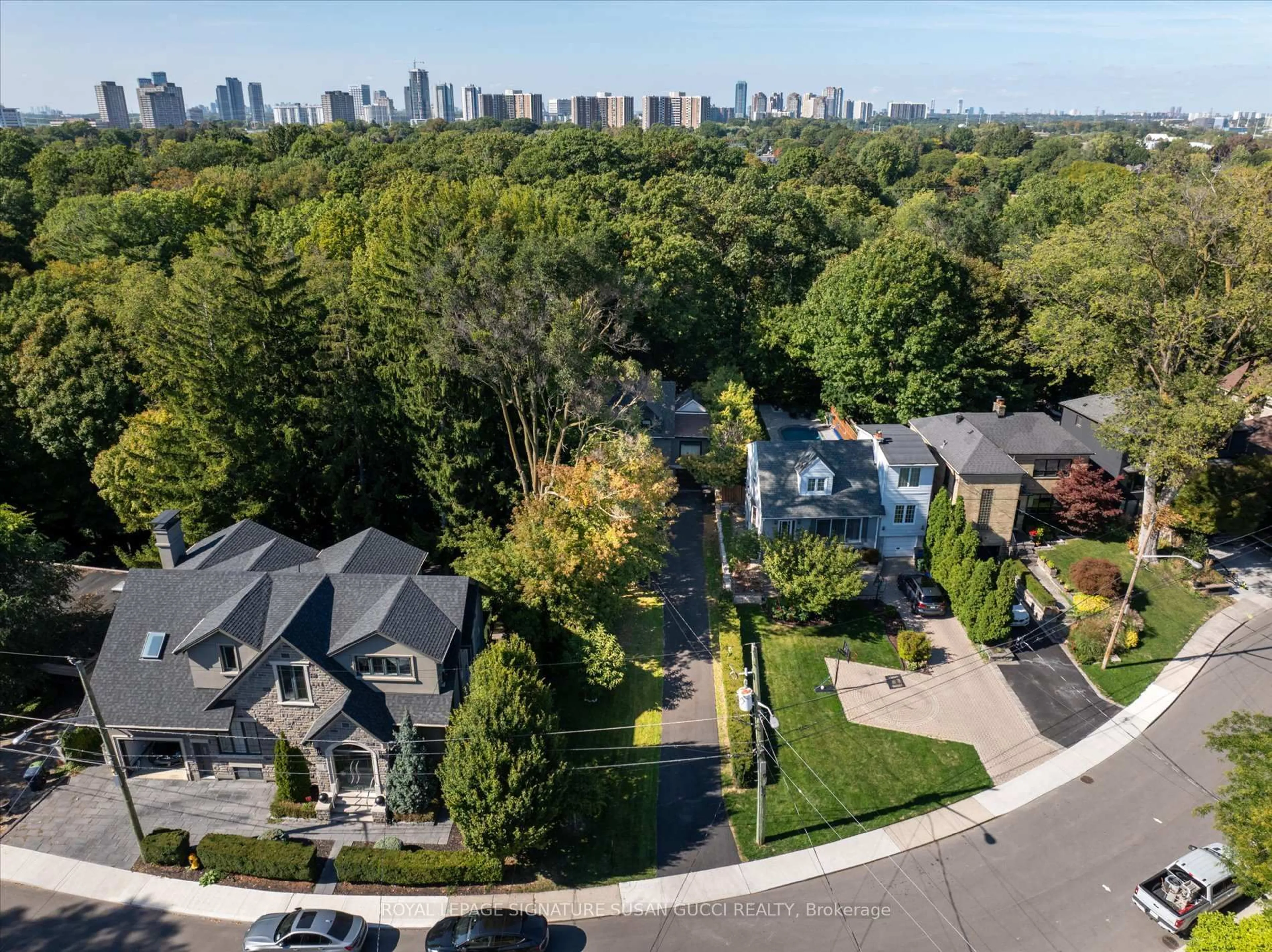 A pic from outside/outdoor area/front of a property/back of a property/a pic from drone, city buildings view from balcony for 34 Glenwood Cres, Toronto Ontario M4B 1J6