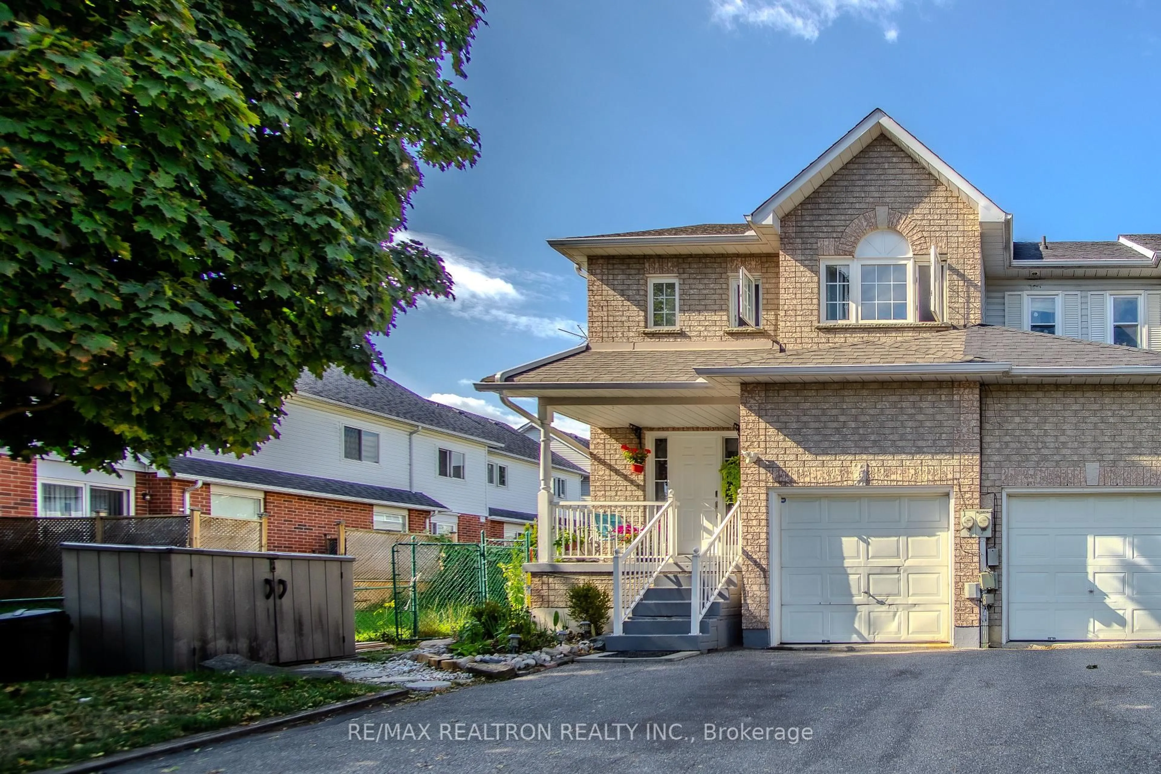 Home with brick exterior material, street for 214 Graburn Ave Ave, Oshawa Ontario L1H 3B1