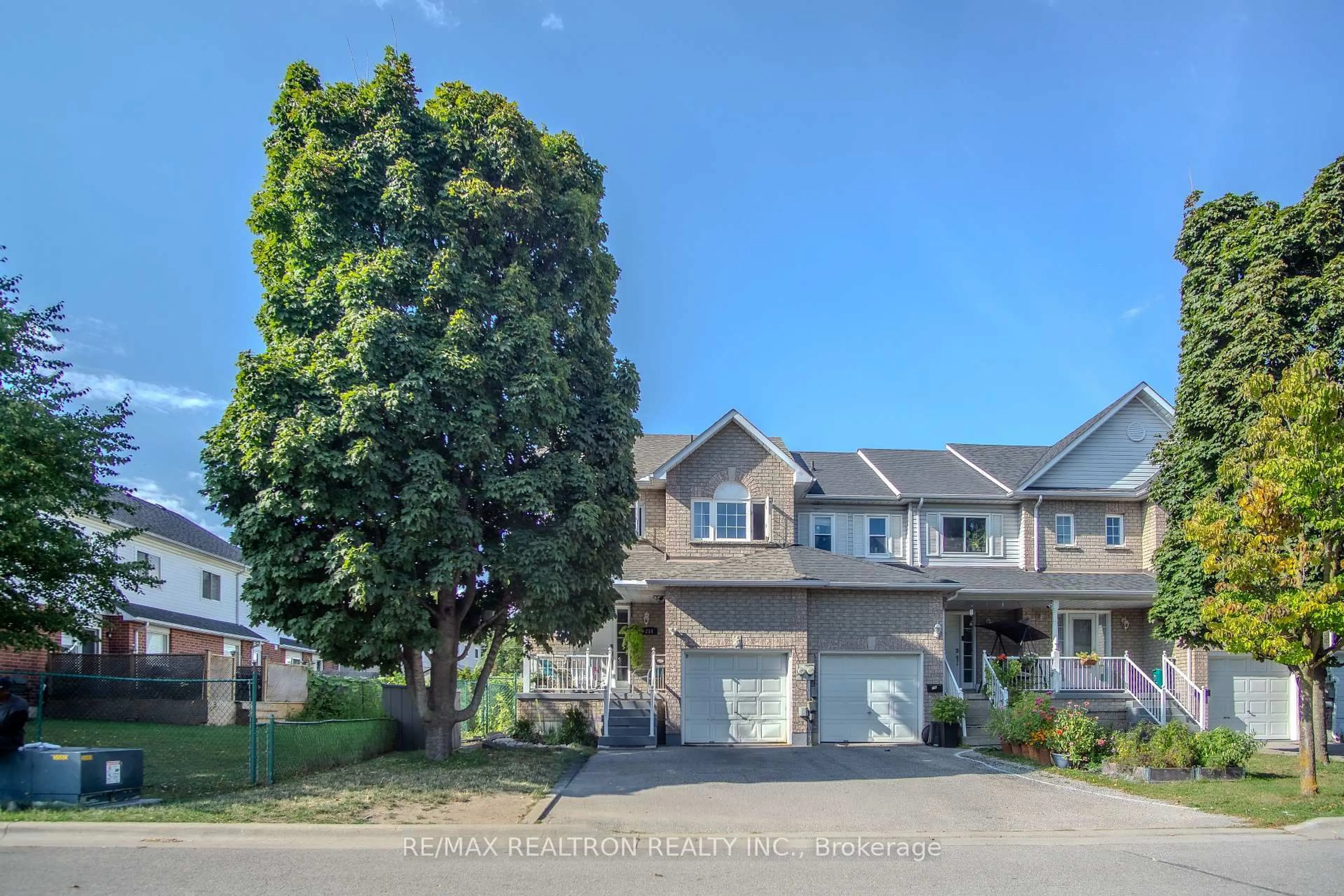 A pic from outside/outdoor area/front of a property/back of a property/a pic from drone, street for 214 Graburn Ave Ave, Oshawa Ontario L1H 3B1