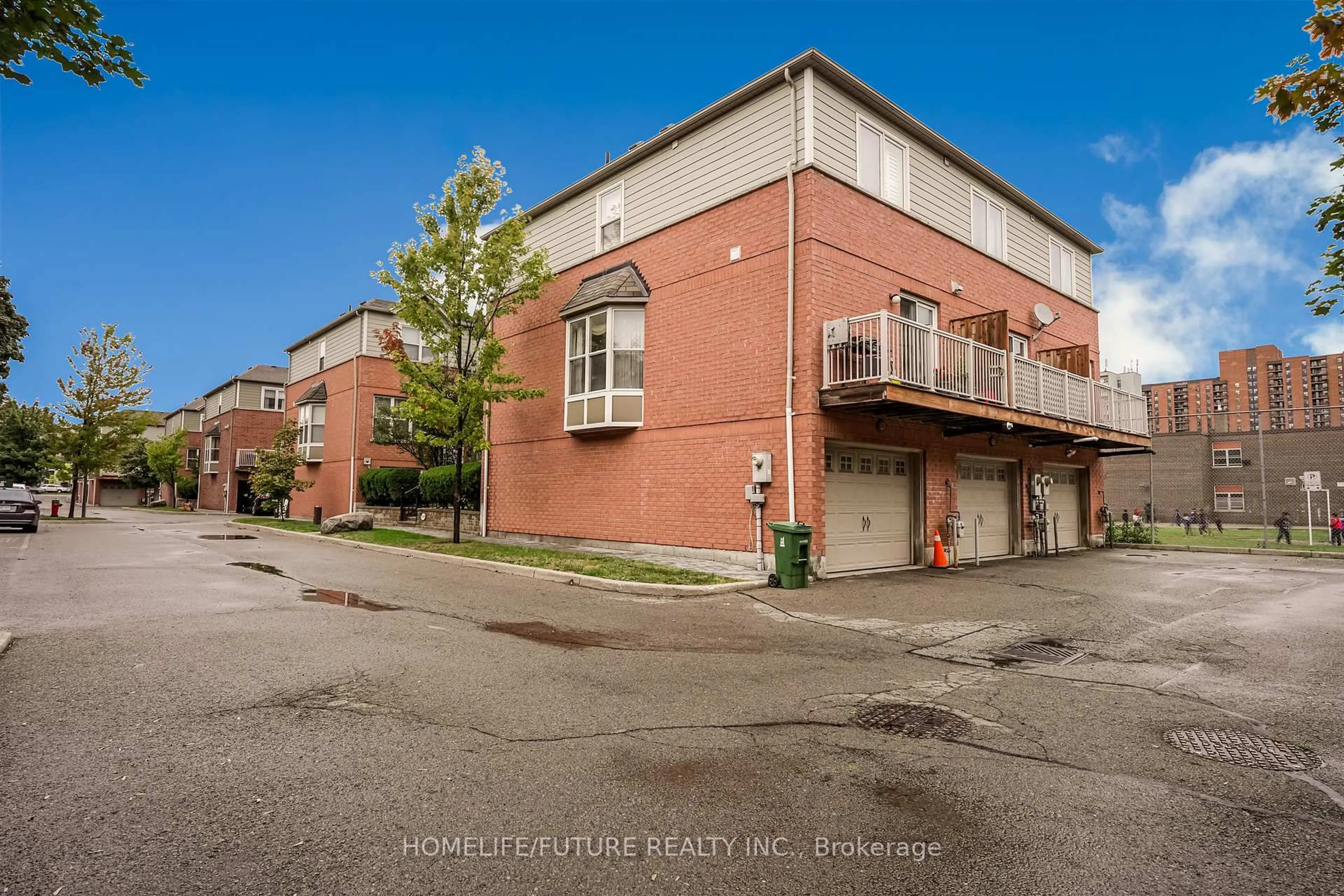 Patio, street for 15 Florist Lane, Toronto Ontario M1E 0A4