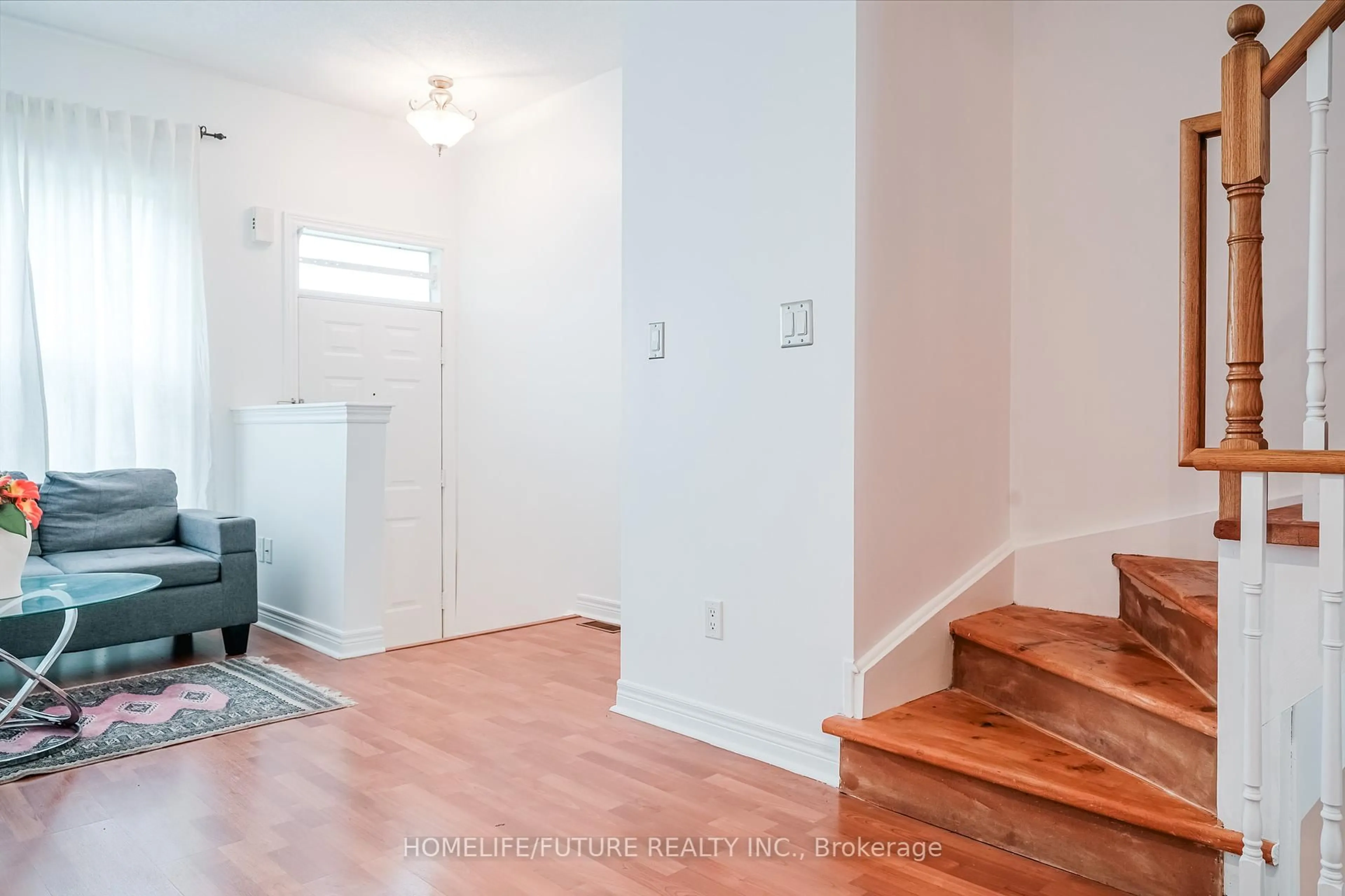 Indoor entryway for 15 Florist Lane, Toronto Ontario M1E 0A4