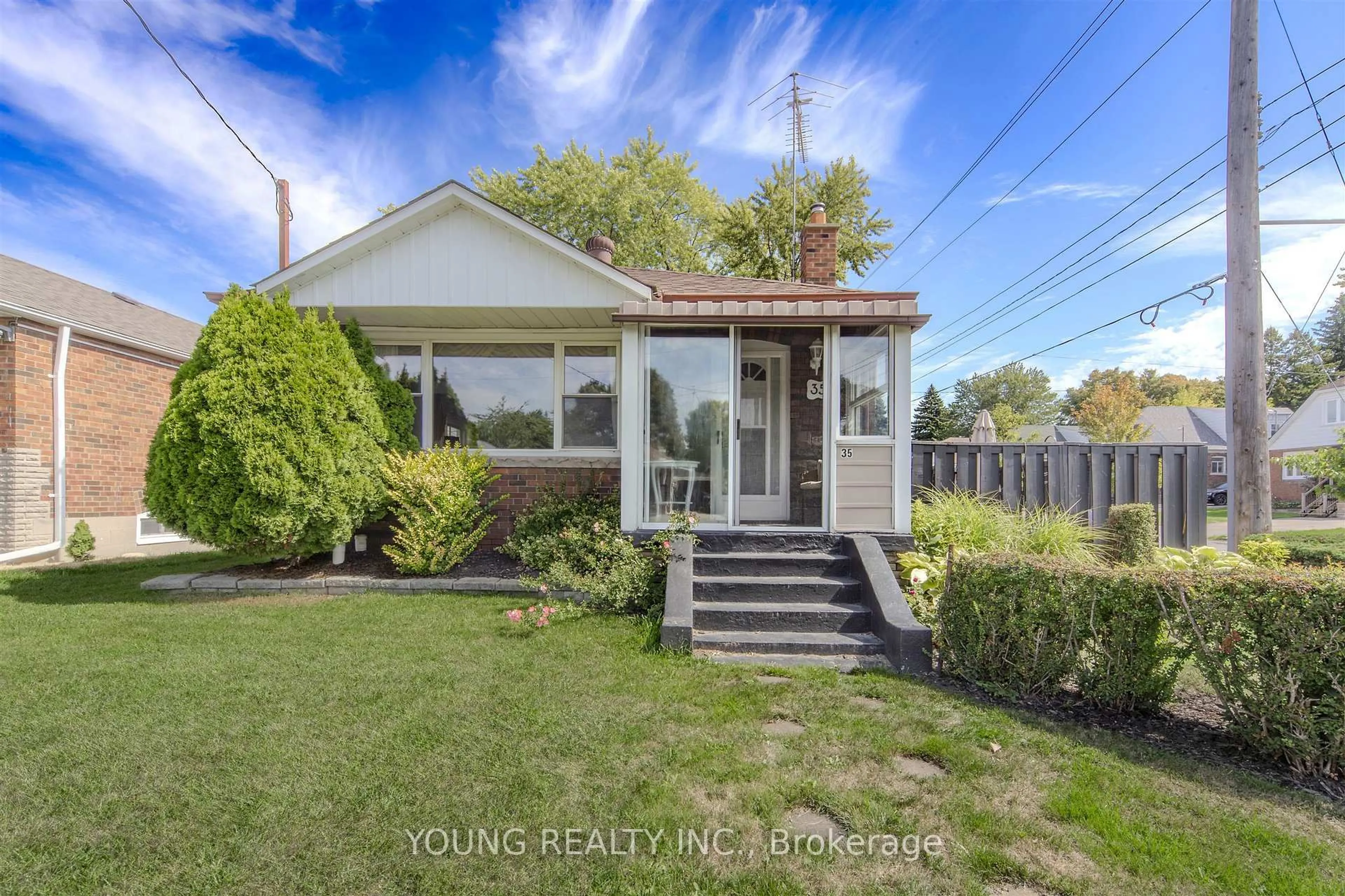 Unknown for 35 Porter Cres, Toronto Ontario M1P 1E8