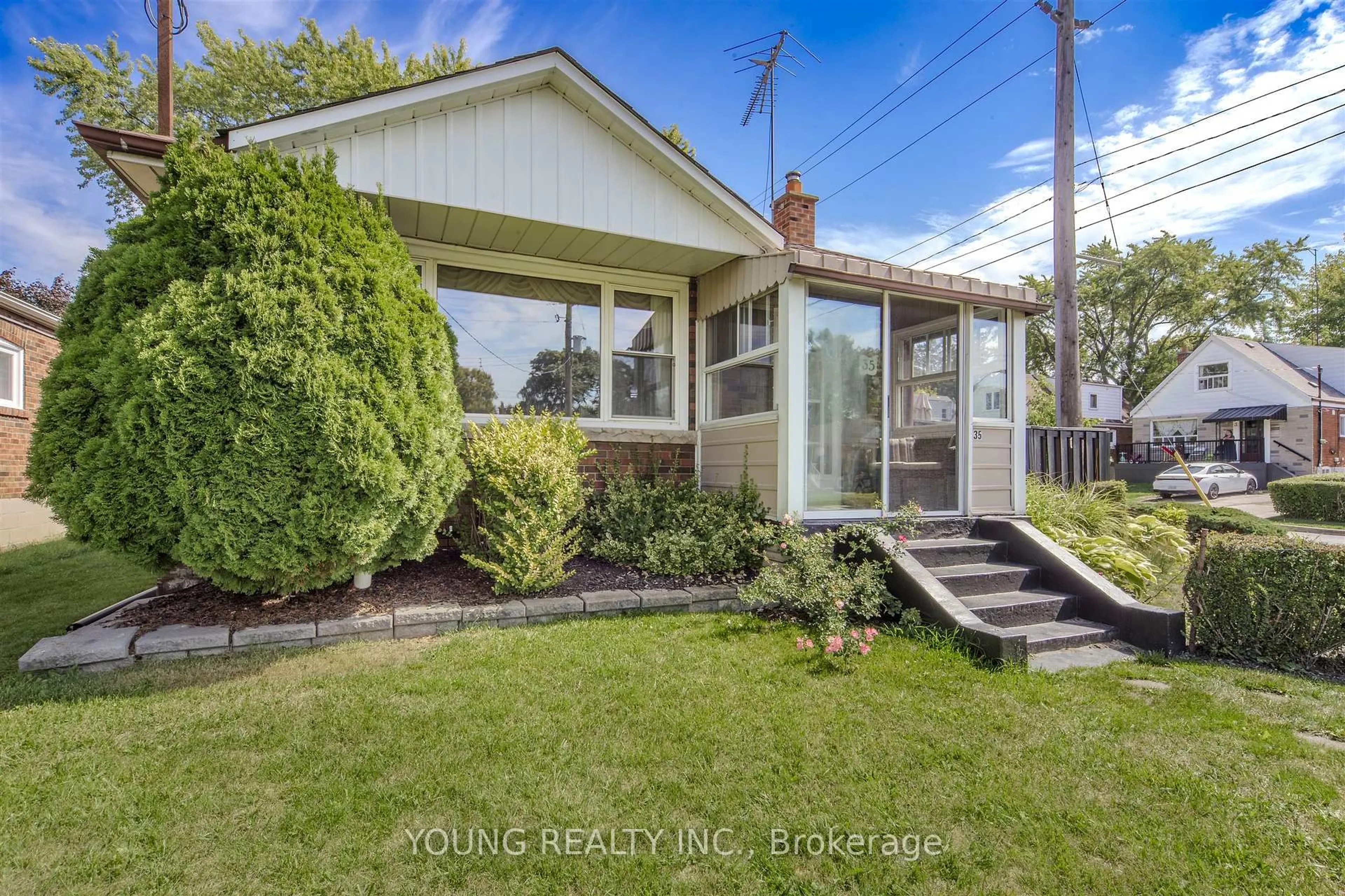 Unknown for 35 Porter Cres, Toronto Ontario M1P 1E8