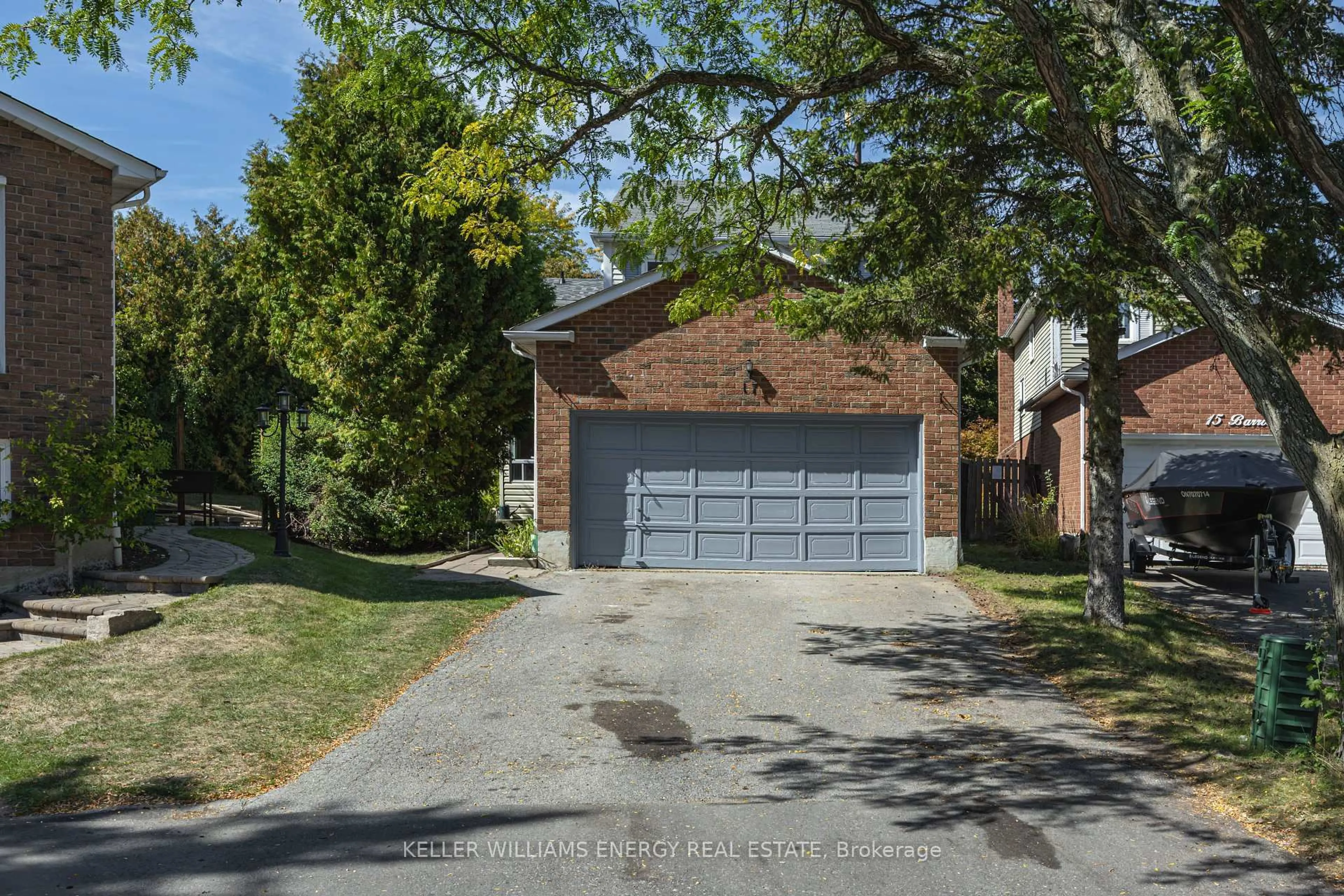 Home with brick exterior material, street for 17 Barrow Crt, Whitby Ontario L1P 1E4