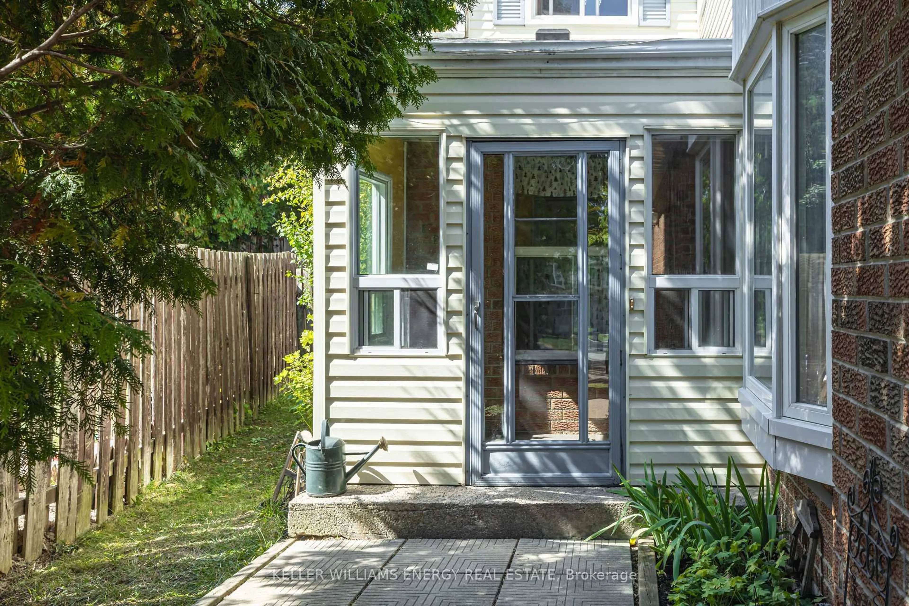 Unknown for 17 Barrow Crt, Whitby Ontario L1P 1E4