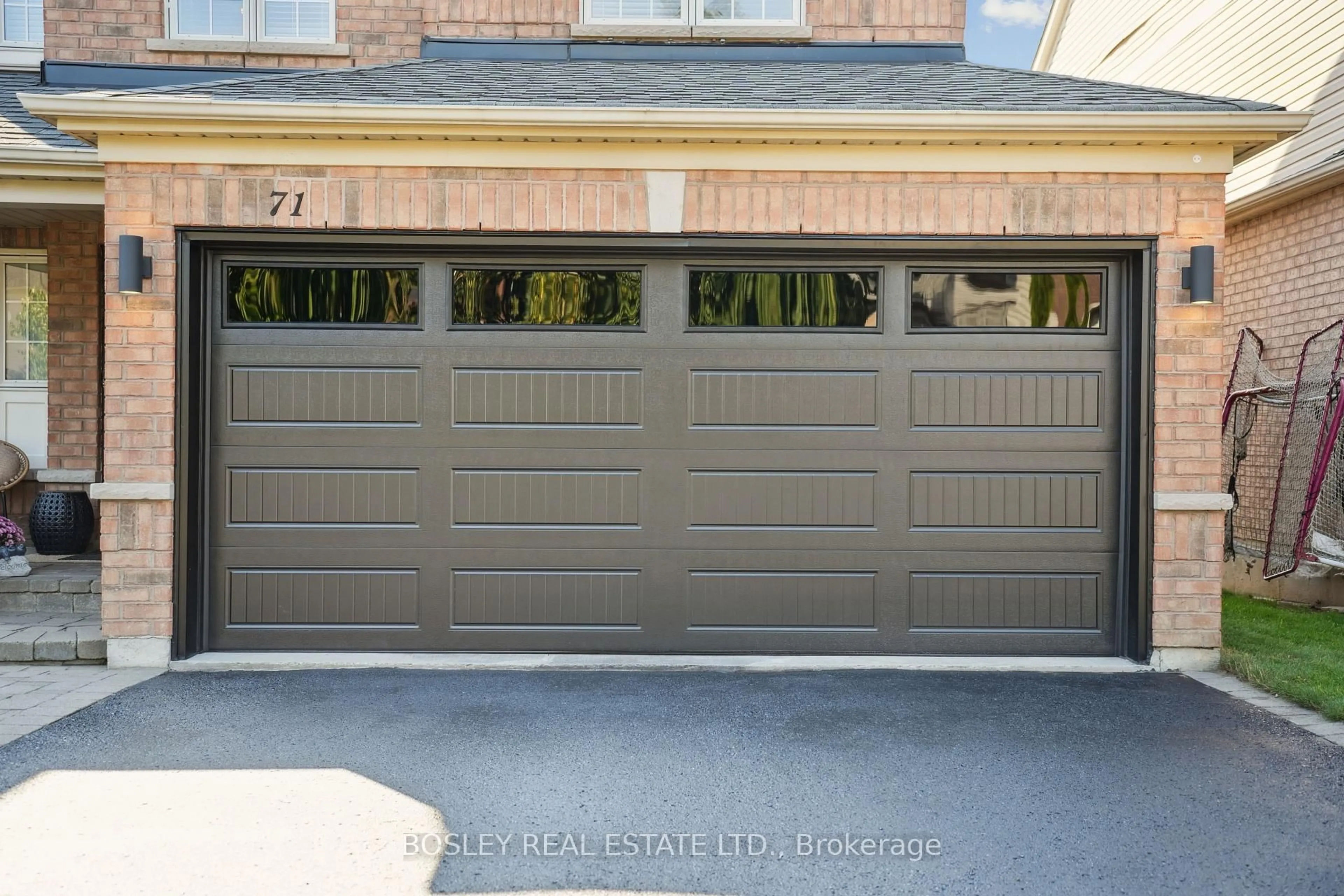 Indoor garage for 71 Samandria Ave, Whitby Ontario L1R 3G5