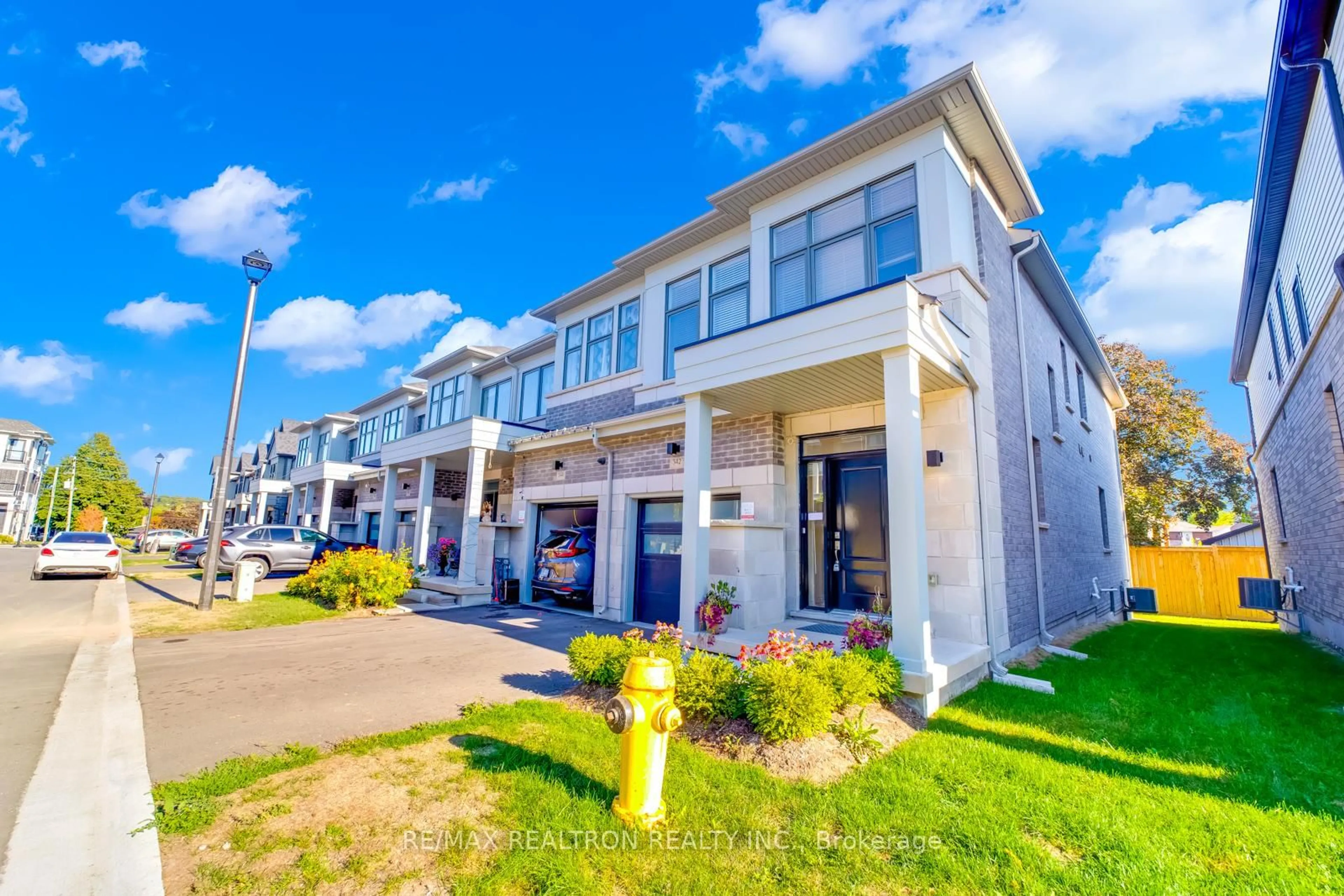 Home with vinyl exterior material, street for 342 Okanagan Path, Oshawa Ontario L1H 0A7