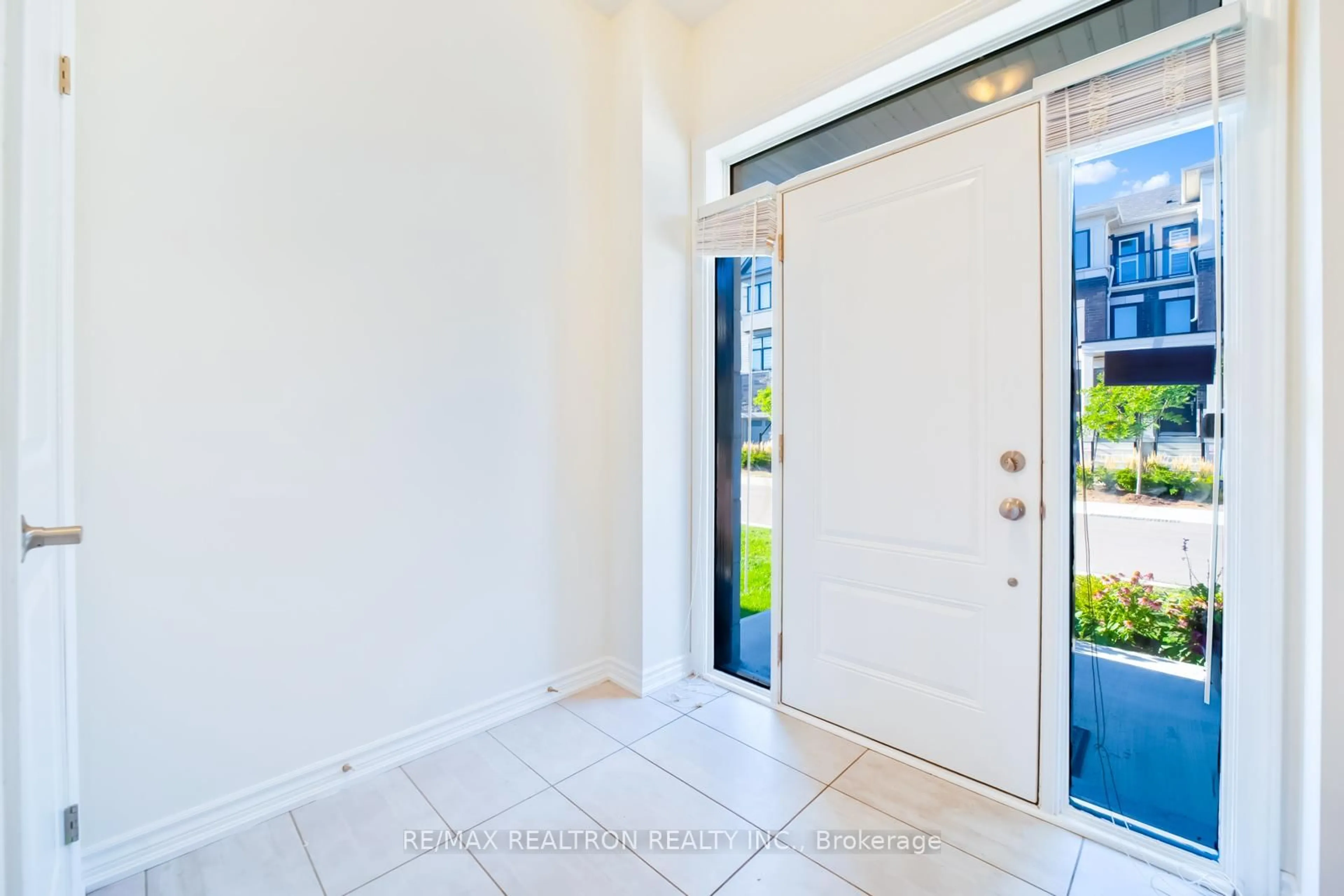 Indoor entryway for 342 Okanagan Path, Oshawa Ontario L1H 0A7
