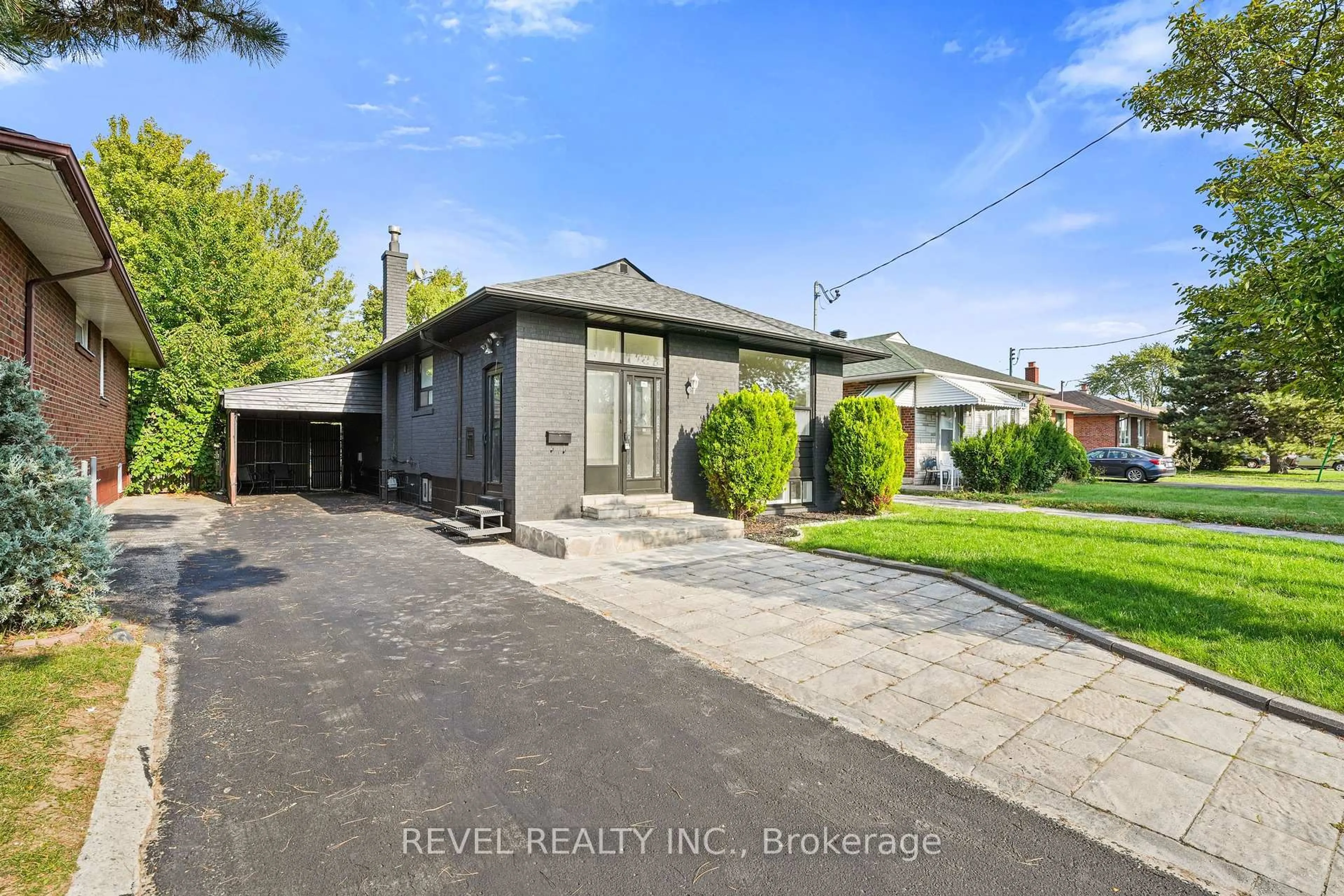 A pic from outside/outdoor area/front of a property/back of a property/a pic from drone, street for 63 Crosland Dr, Toronto Ontario M1R 4M9