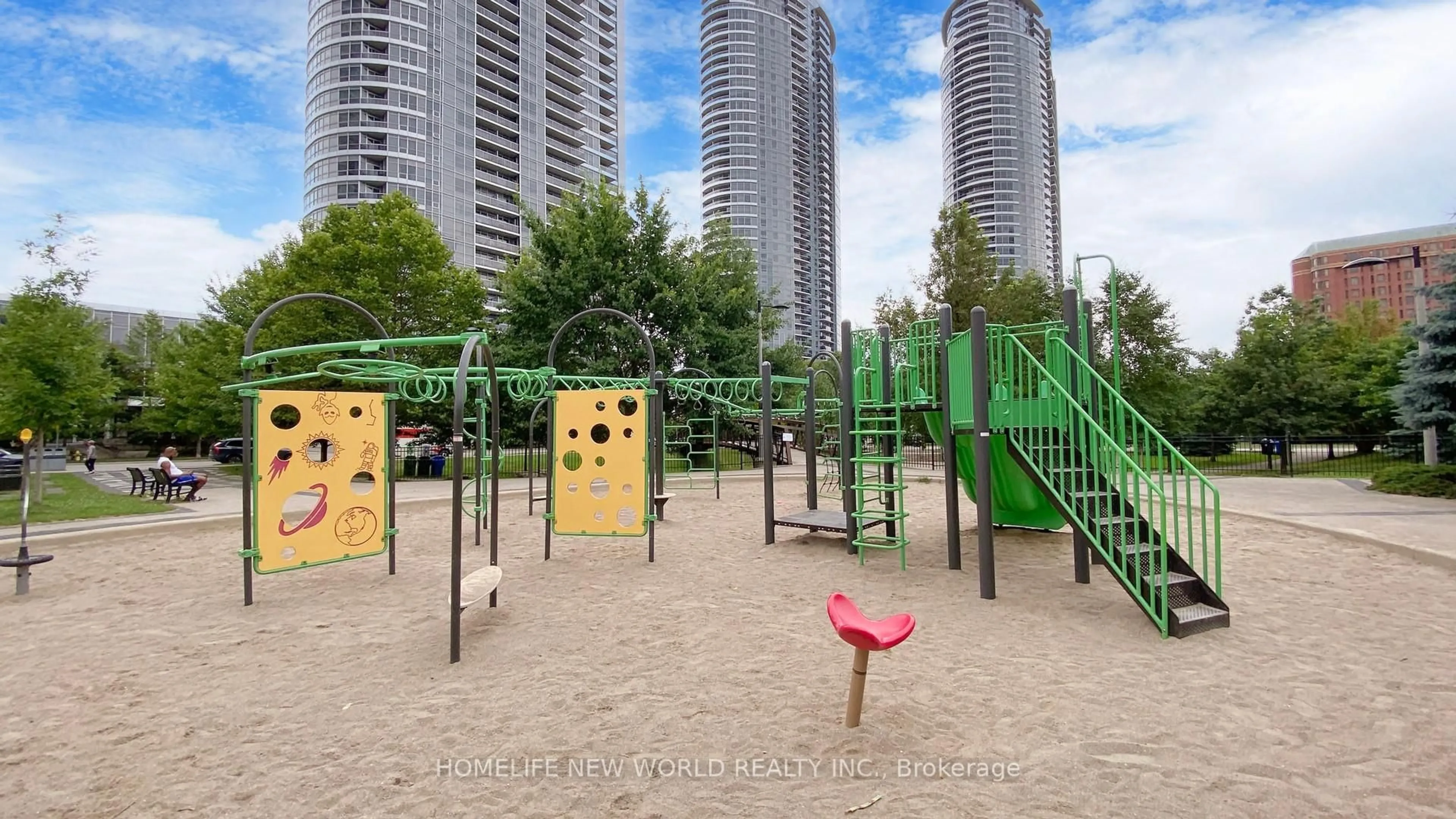 Patio, street for 181 Village Green Sq #1815, Toronto Ontario M1S 0K3
