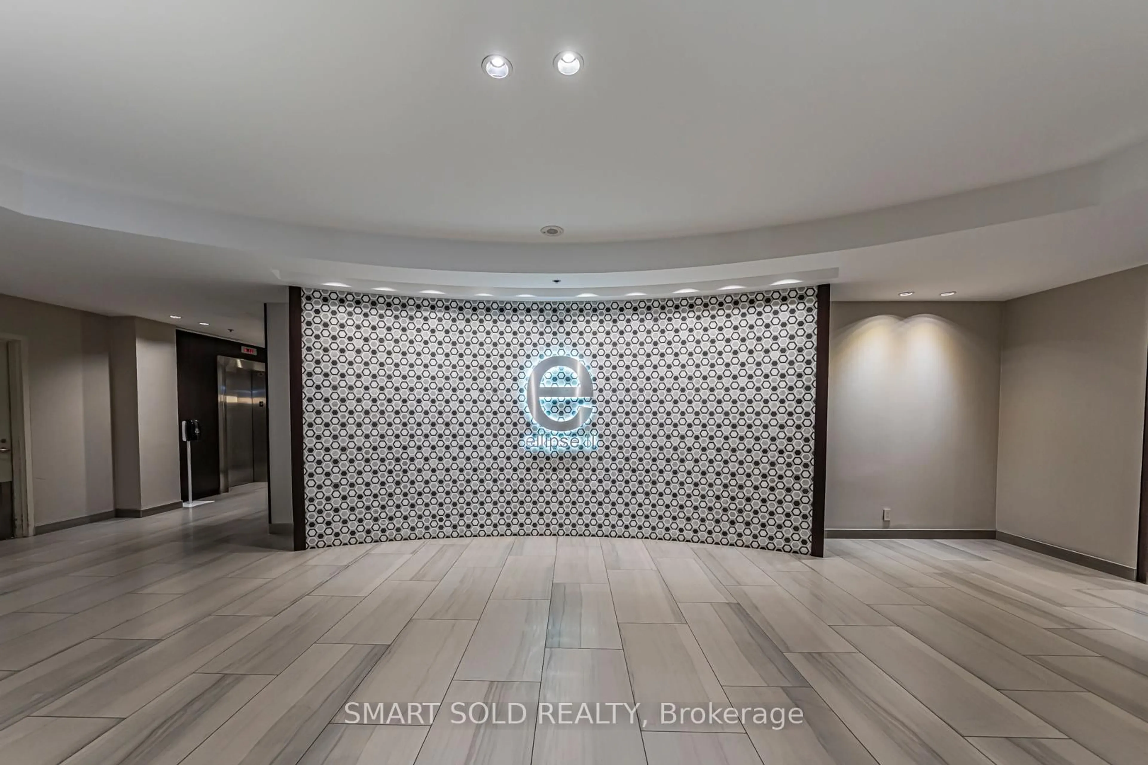 Indoor foyer for 38 Lee Centre Dr #Ph506, Toronto Ontario M1H 3J7