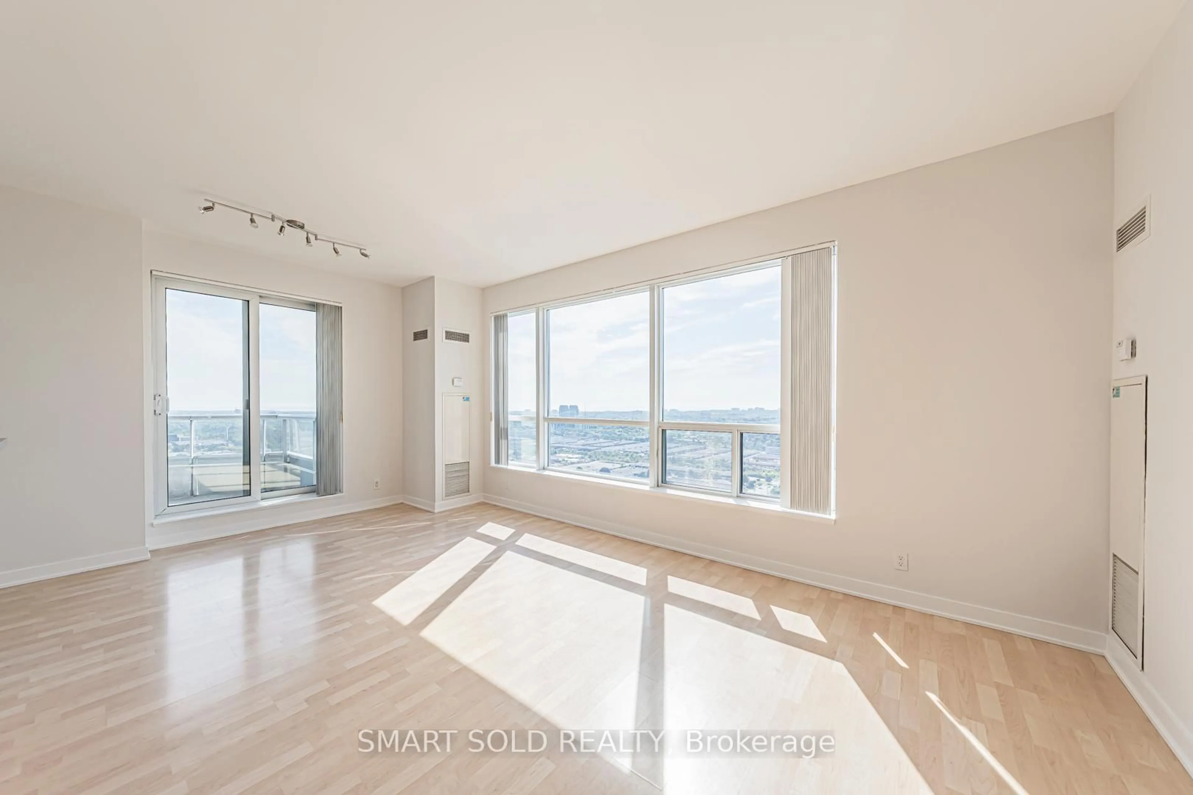 A pic of a room for 38 Lee Centre Dr #Ph506, Toronto Ontario M1H 3J7