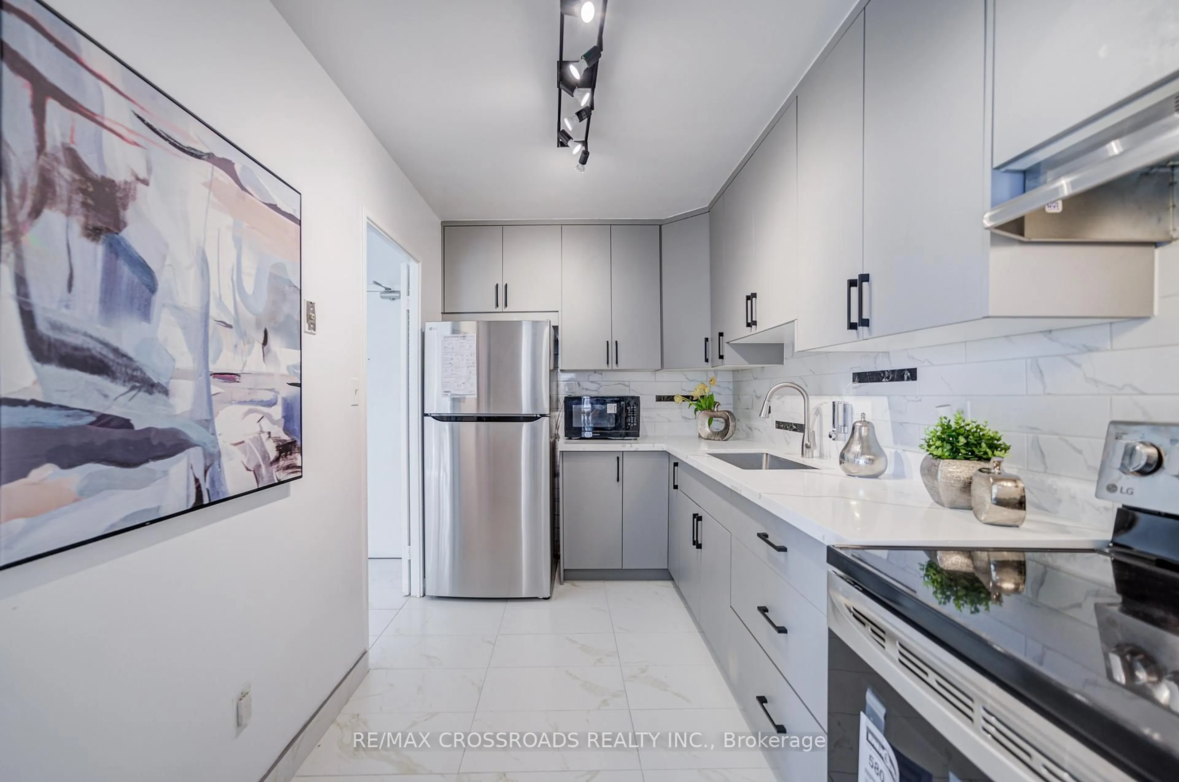 Unknown for 5 Massey Sq #1202, Toronto Ontario M4C 5L6