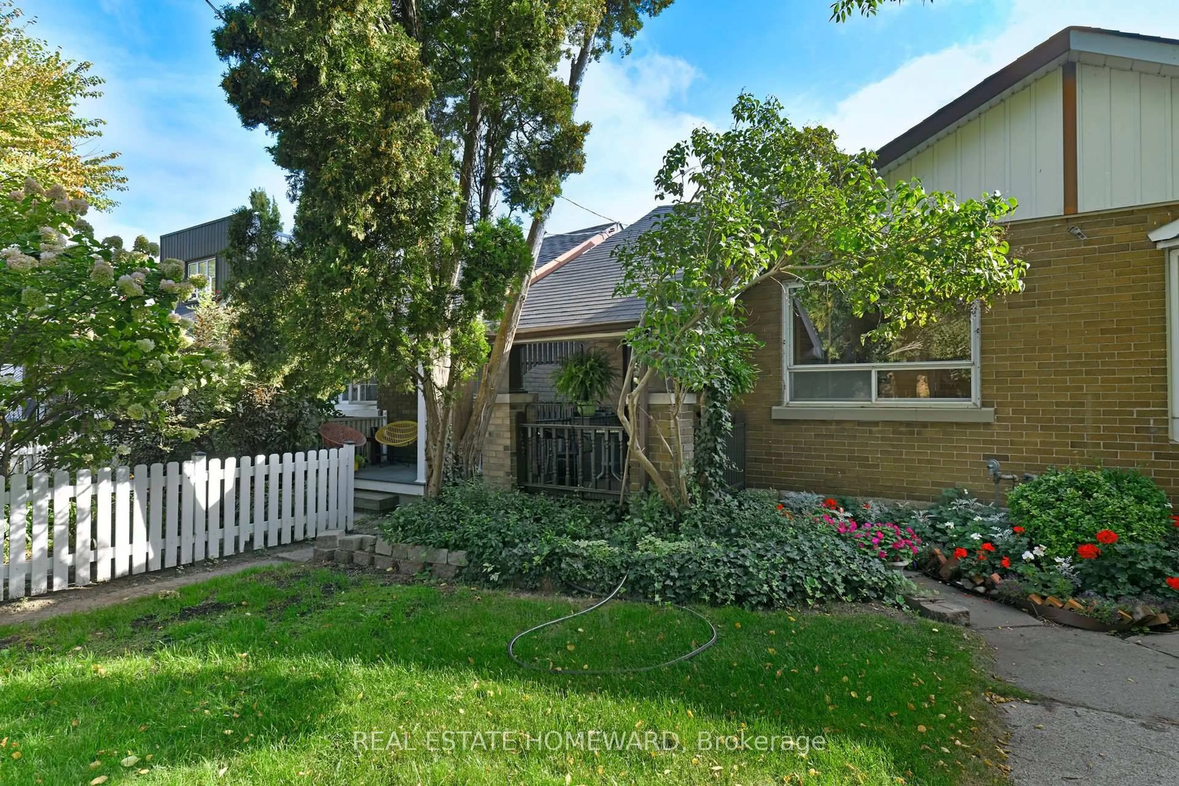Patio, street for 309 Victoria Pk Ave, Toronto Ontario M4E 3S7