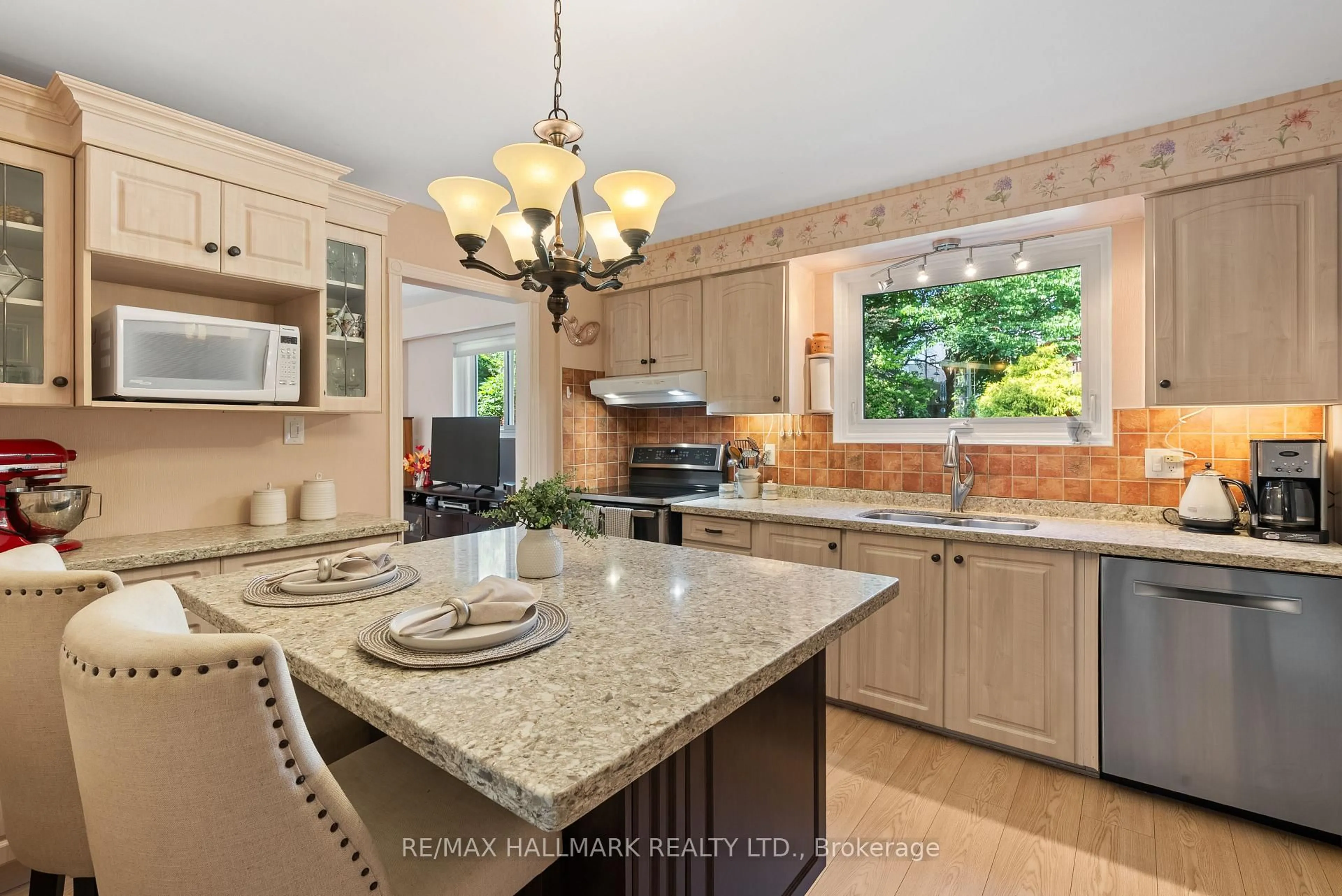 Open concept kitchen, ceramic/tile floor for 65 Tudor Glen Cres, Toronto Ontario M1C 2S3