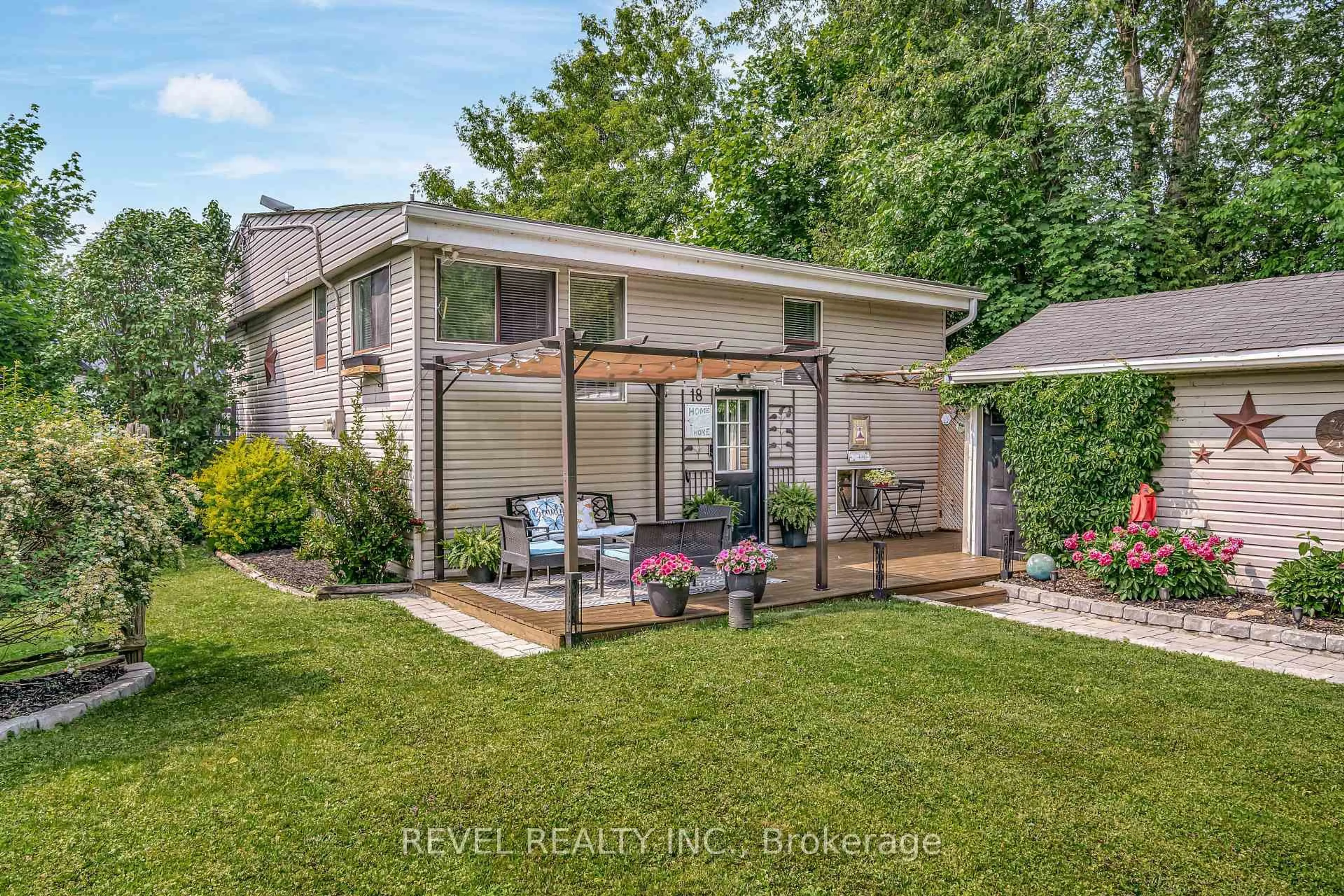 Home with vinyl exterior material, street for 18 Armstrong Ave, Scugog Ontario L0B 1L0