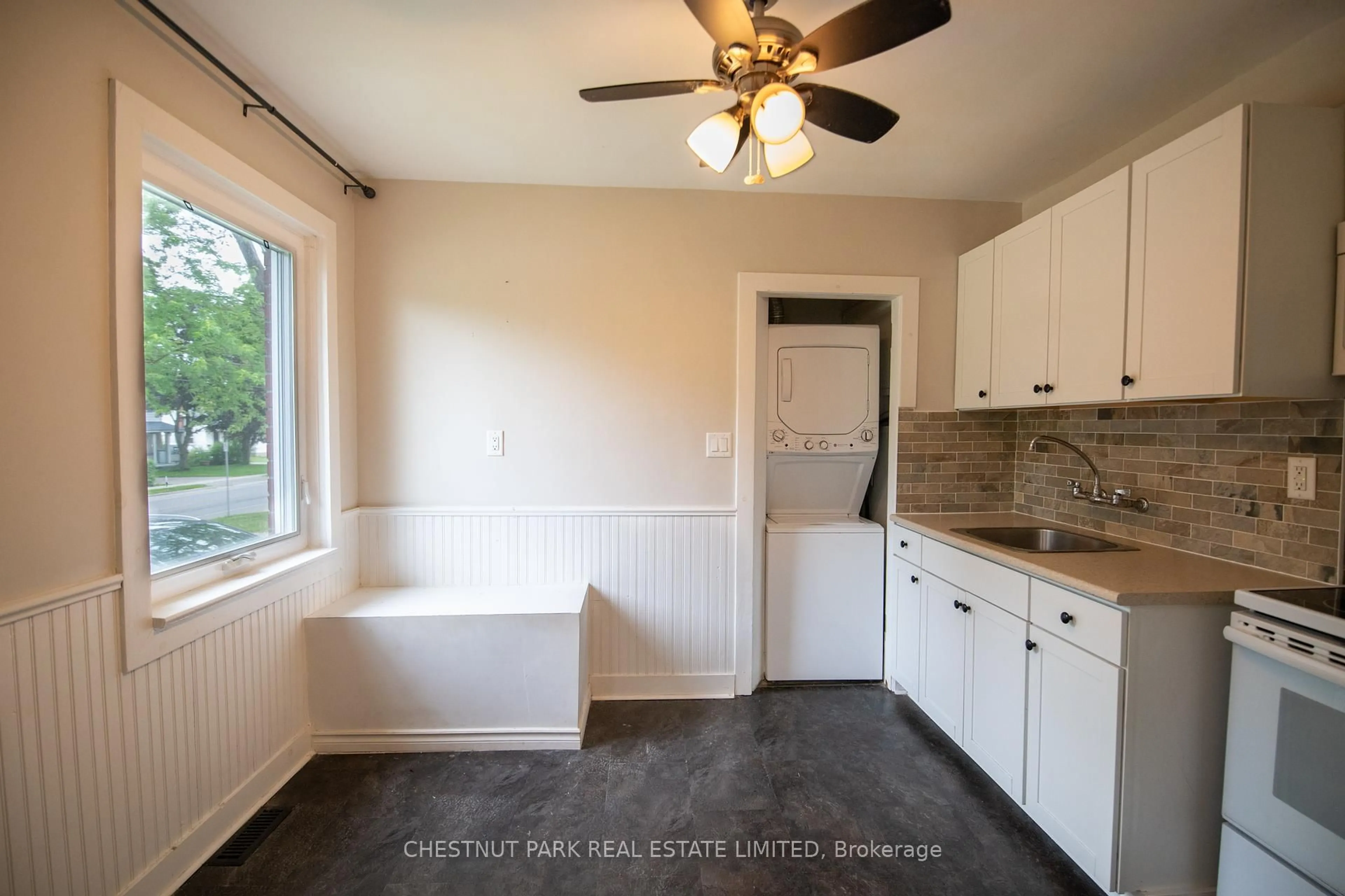 Unknown for 174 Gibbons St, Oshawa Ontario L1J 4Y3