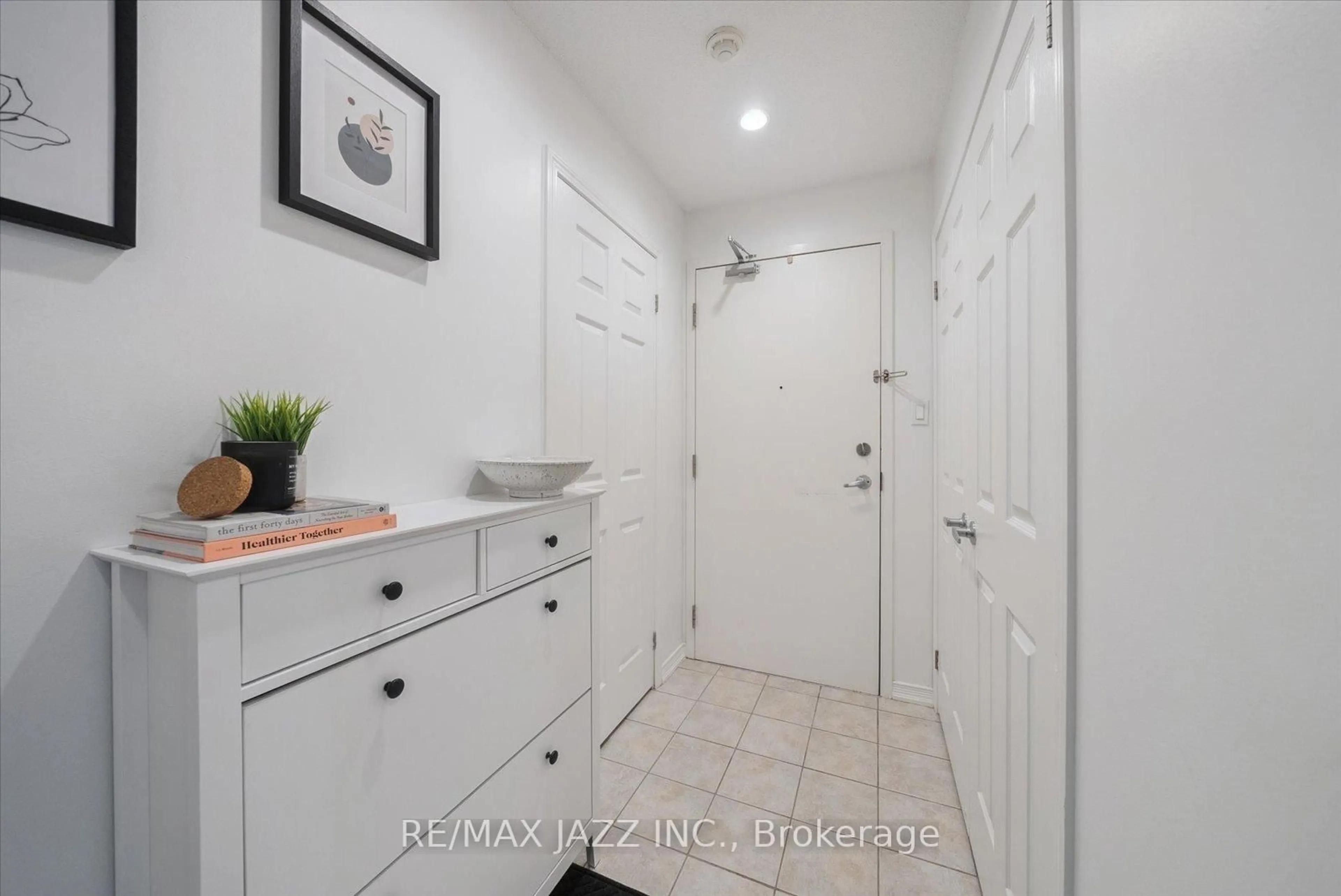 Laundry room for 120 Aspen Springs Dr #205, Clarington Ontario L1C 0G7
