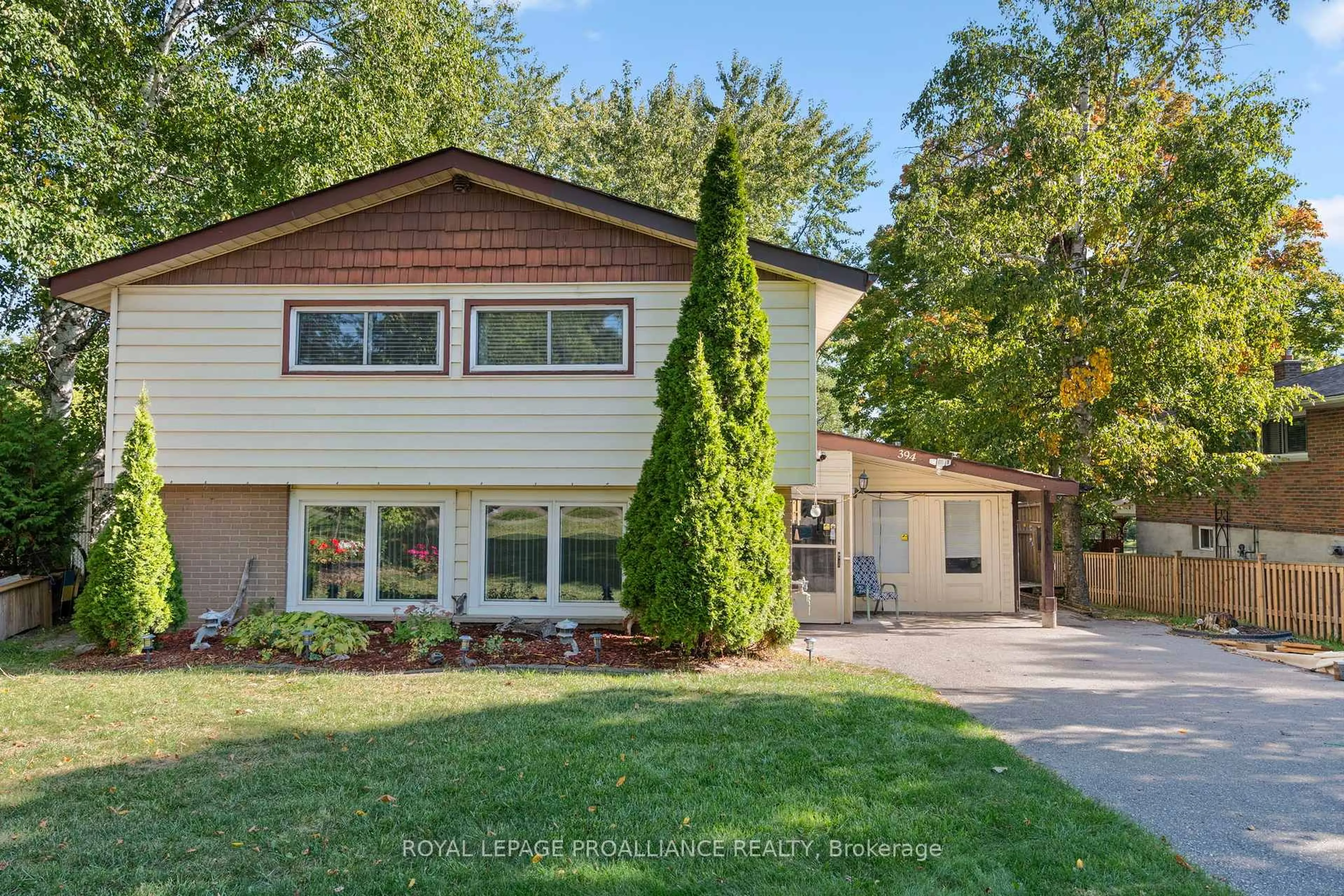 Home with vinyl exterior material, street for 394 Sunset Blvd, Clarington Ontario L1B 1C8