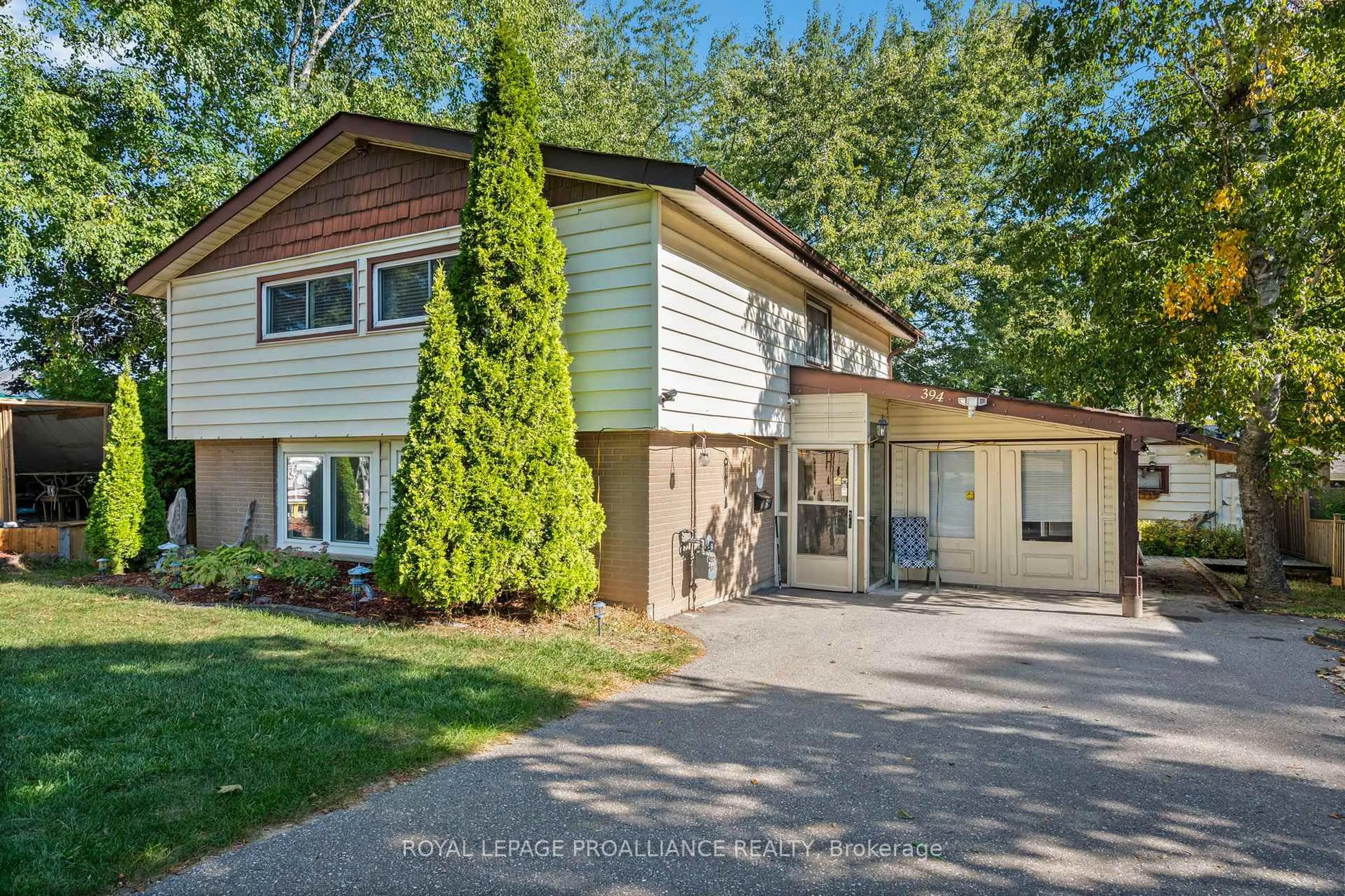 Home with vinyl exterior material, unknown for 394 Sunset Blvd, Clarington Ontario L1B 1C8