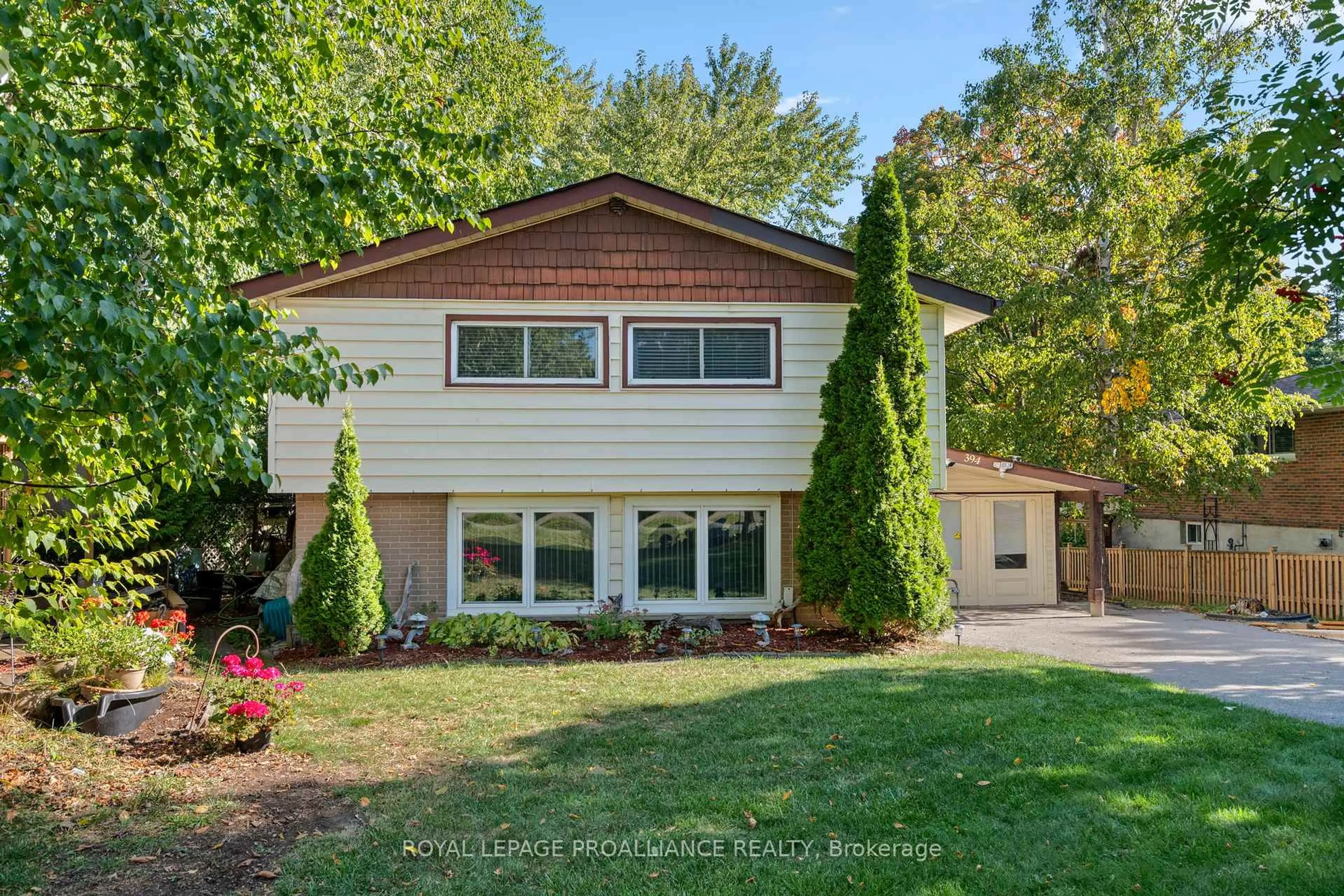 Home with vinyl exterior material, street for 394 Sunset Blvd, Clarington Ontario L1B 1C8