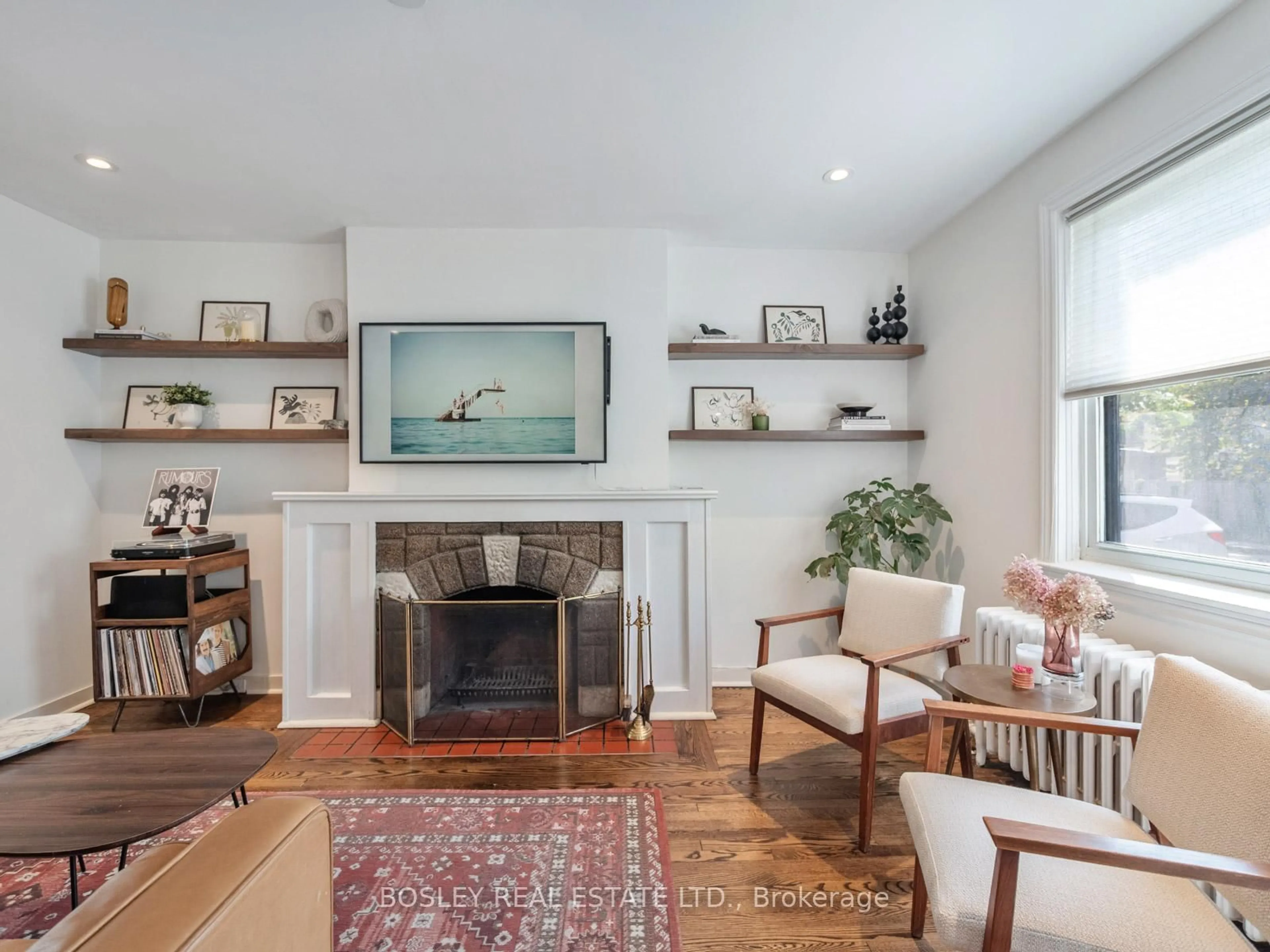Living room with furniture, unknown for 25 Newman Ave, Toronto Ontario M4C 5A5