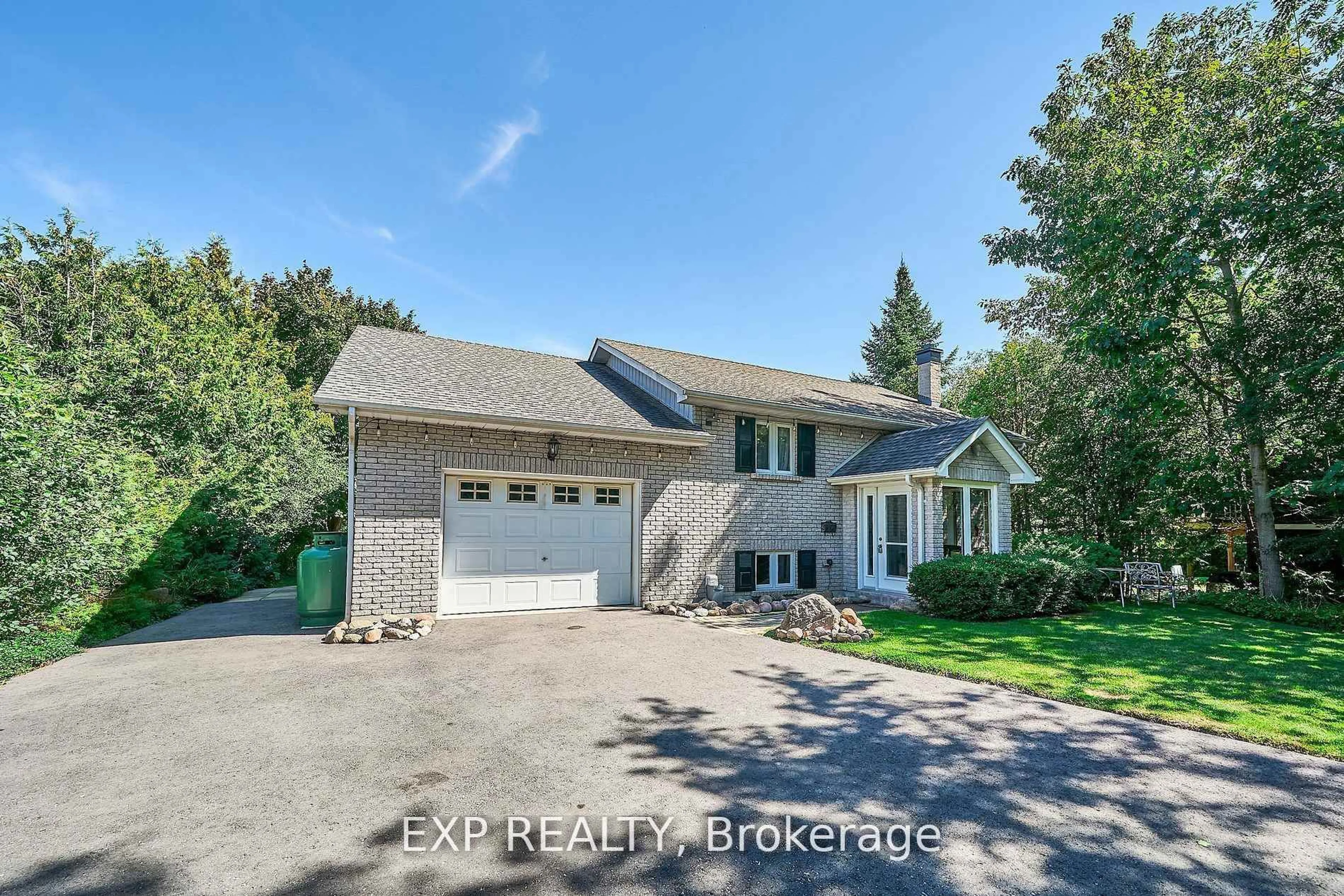 A pic from outside/outdoor area/front of a property/back of a property/a pic from drone, street for 147 Aldred Dr, Scugog Ontario L9L 1B4