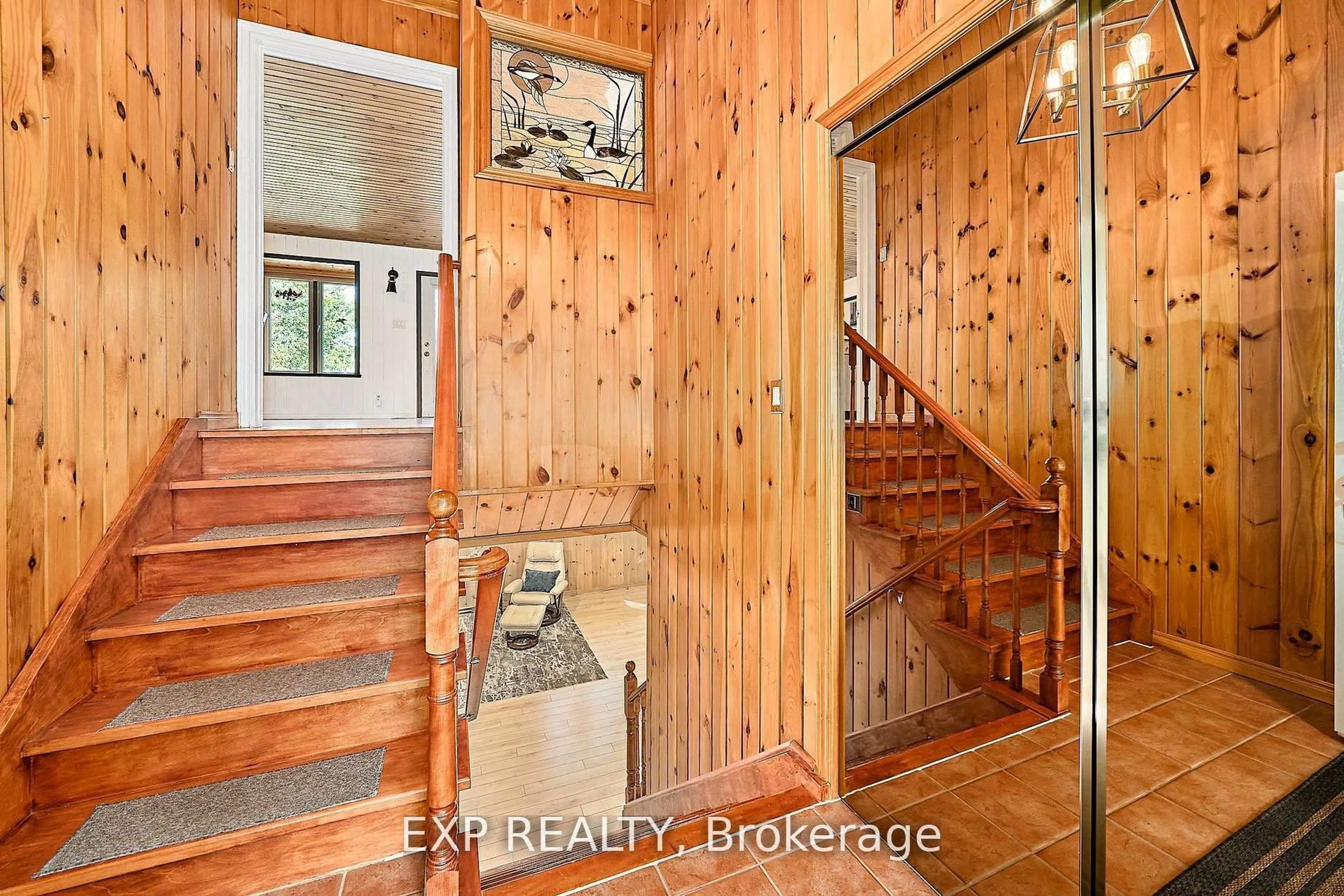 Indoor entryway for 147 Aldred Dr, Scugog Ontario L9L 1B4