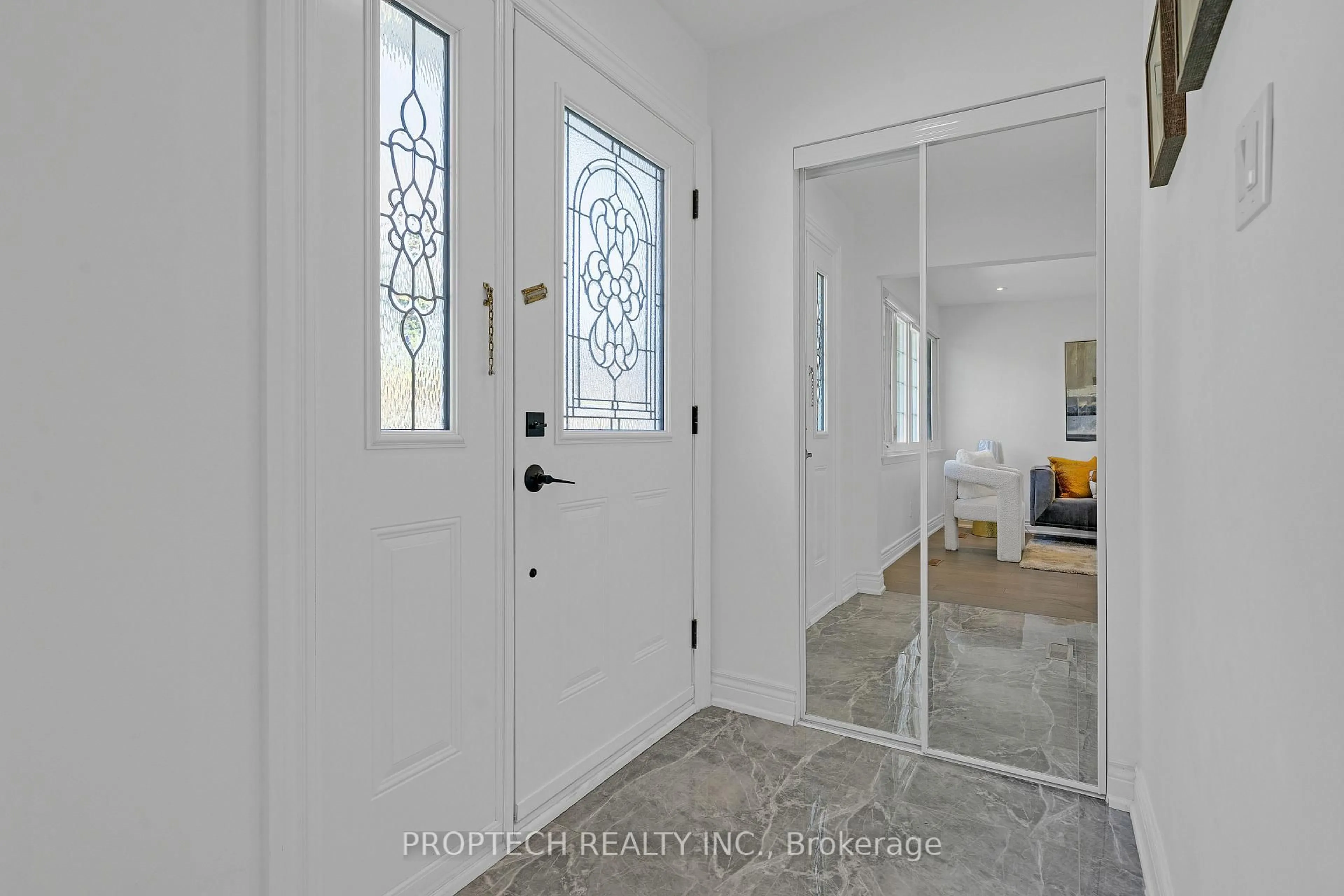 Indoor entryway for 111 Crockamhill Dr, Toronto Ontario M1S 2L2