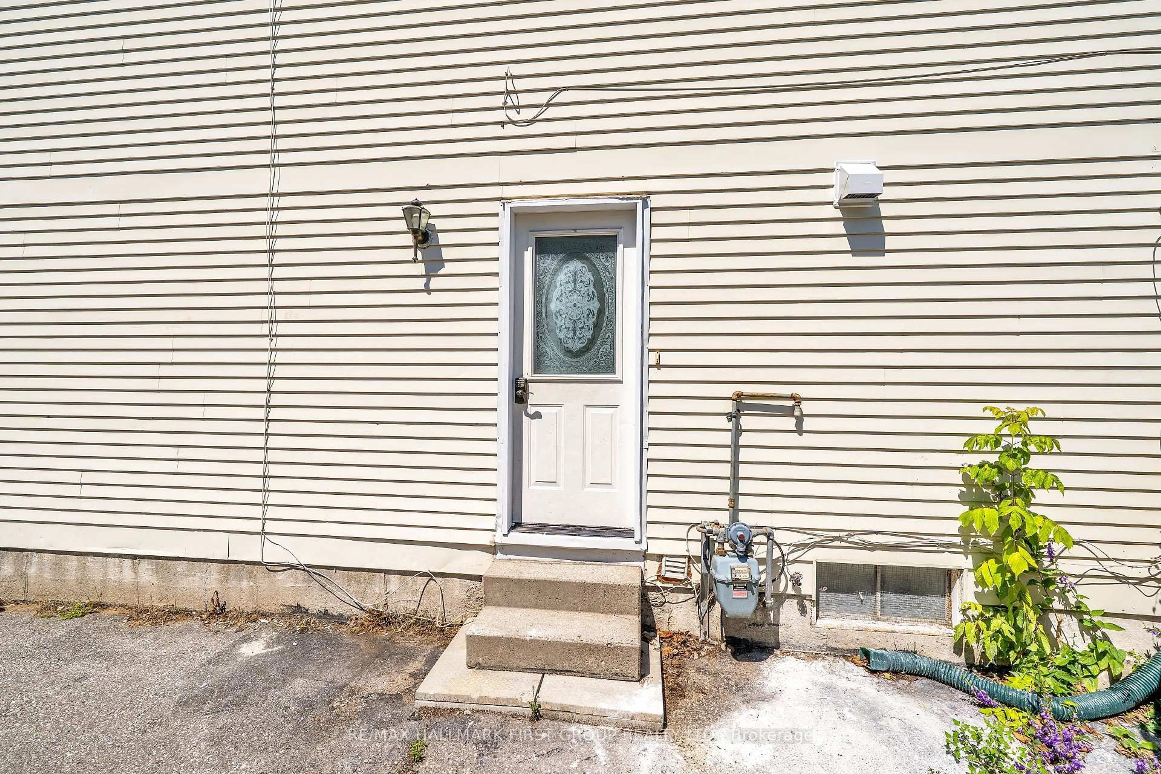 Unknown for 195 Castlebar Cres, Oshawa Ontario L1J 7B3