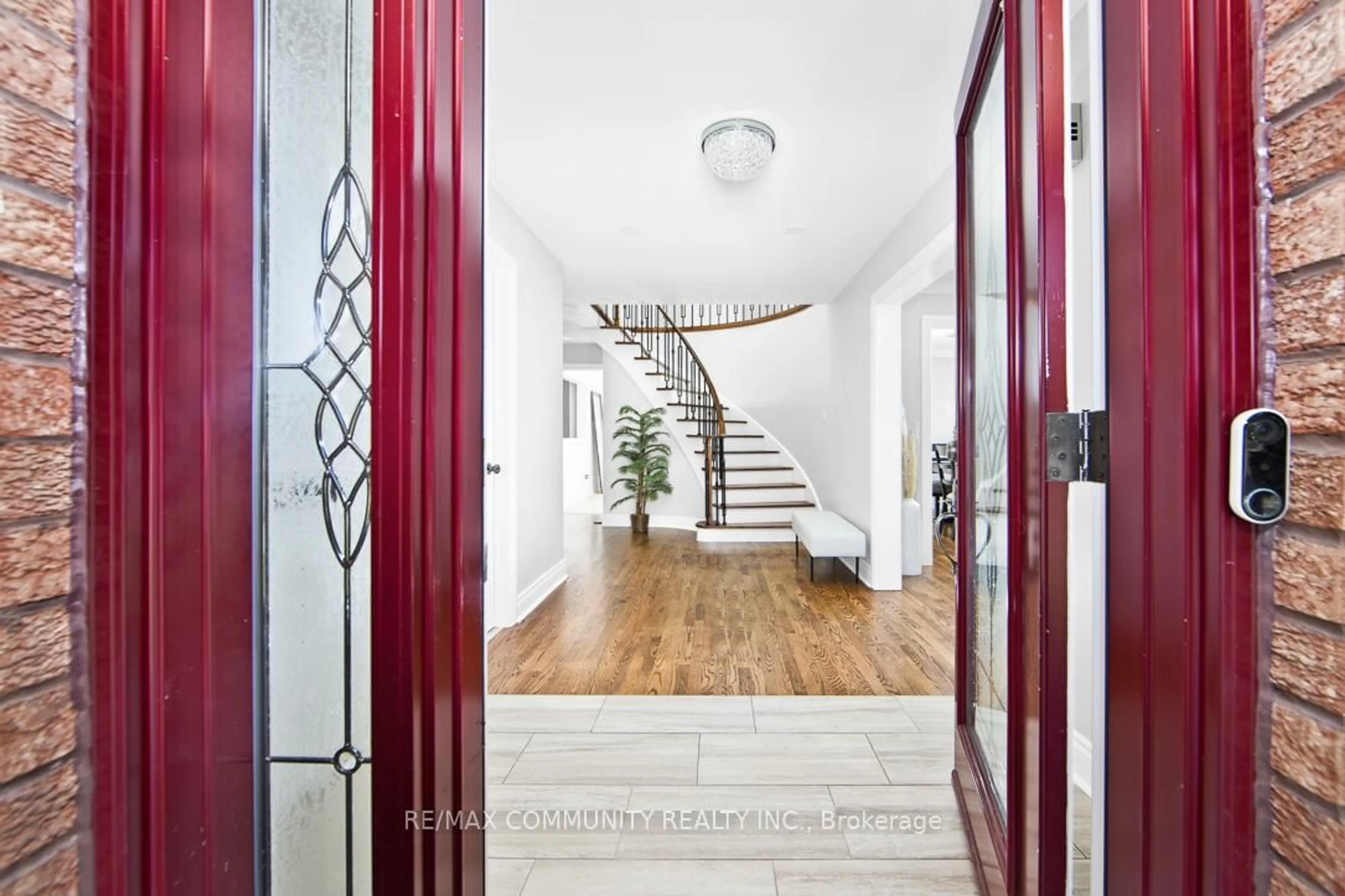 Indoor foyer for 18 Winter Crt, Whitby Ontario L1N 8Y2