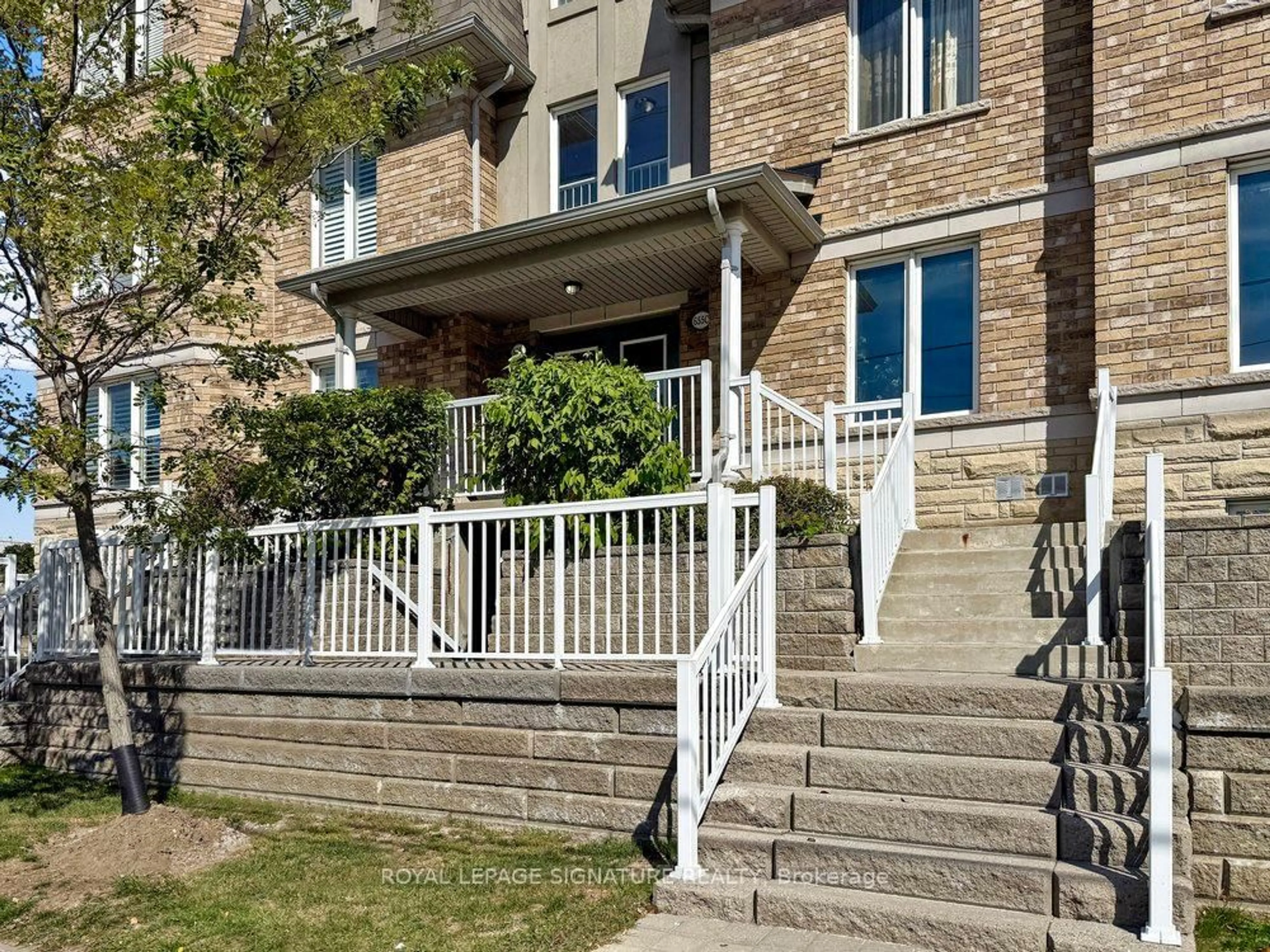 Stairs for 655C Warden Ave #67, Toronto Ontario M1L 0E8