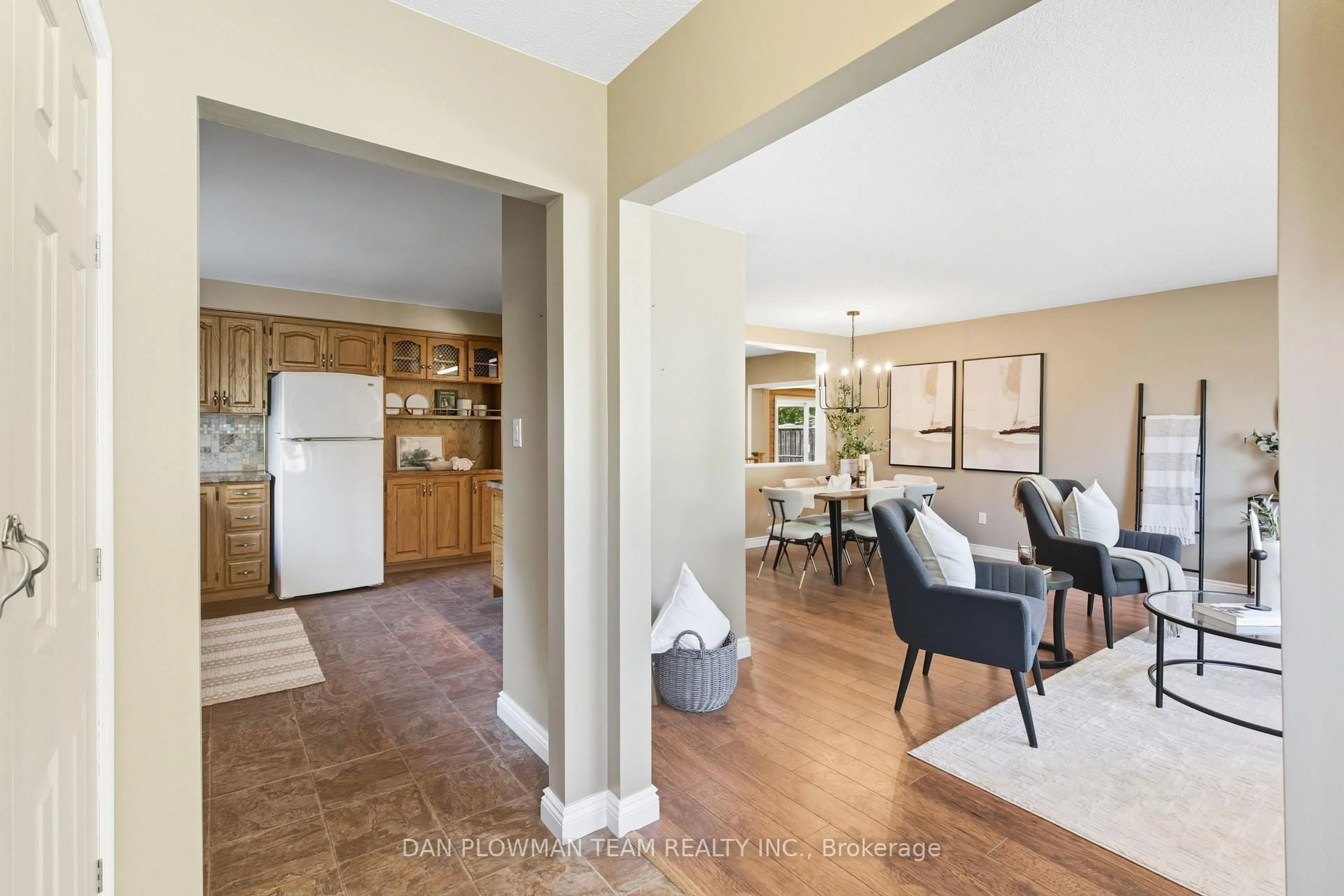 Open concept kitchen, unknown for 248 Keewatin St, Oshawa Ontario L1H 6Z8