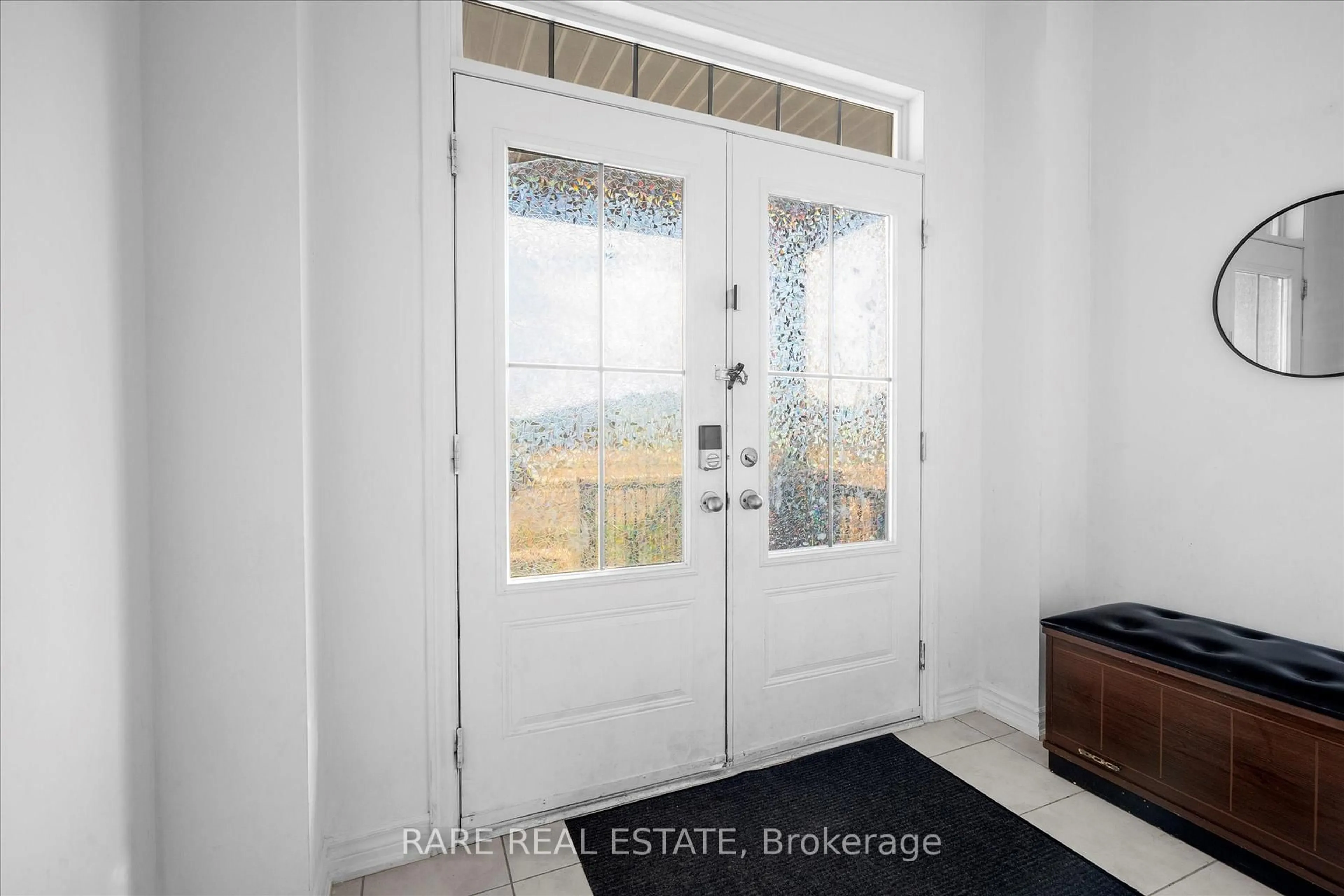 Indoor entryway for 267 Fleetwood Dr, Oshawa Ontario L1K 3E8