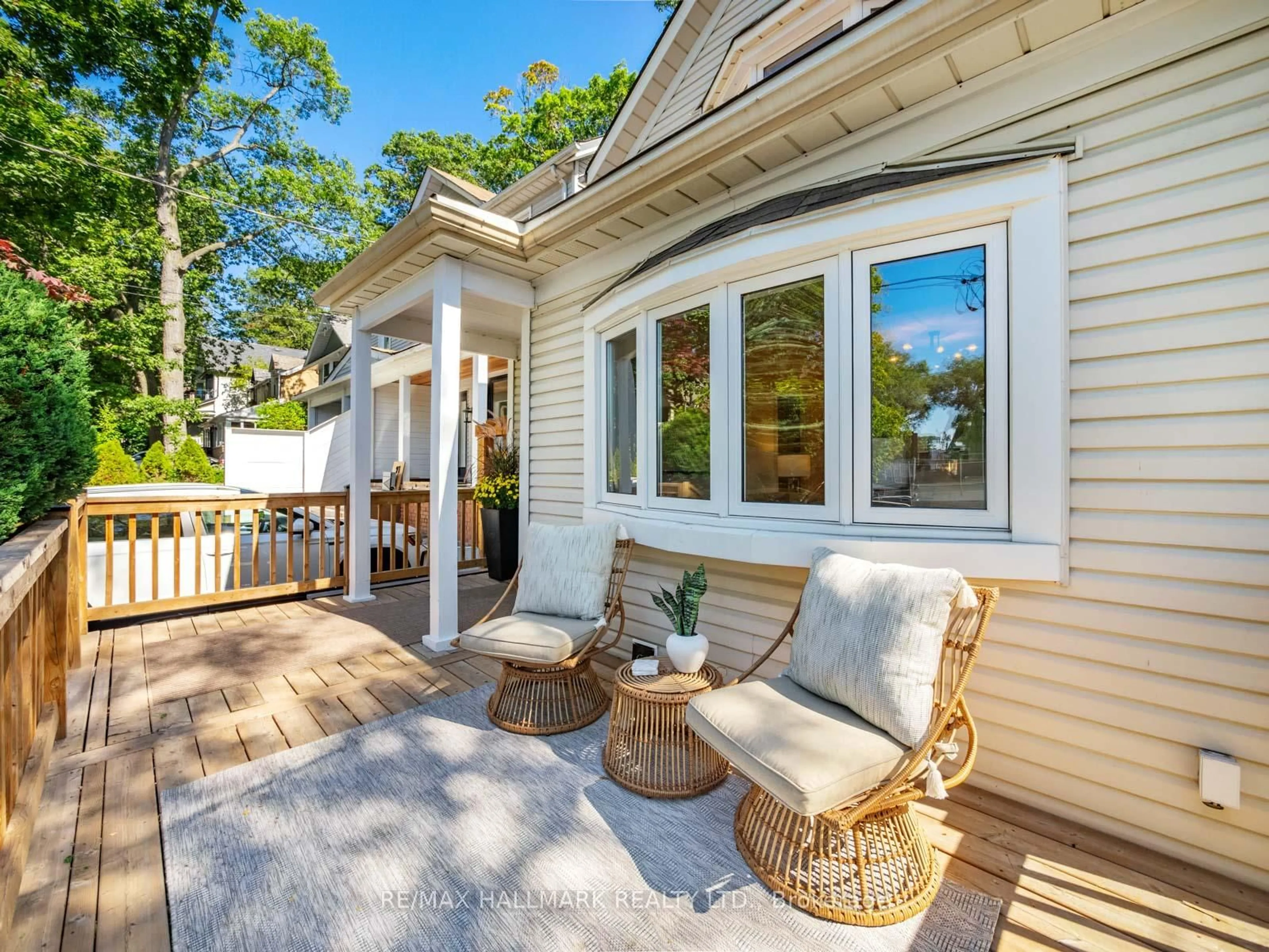 Home with vinyl exterior material, water/lake/river/ocean view for 95 Silver Birch Ave, Toronto Ontario M4E 3L3