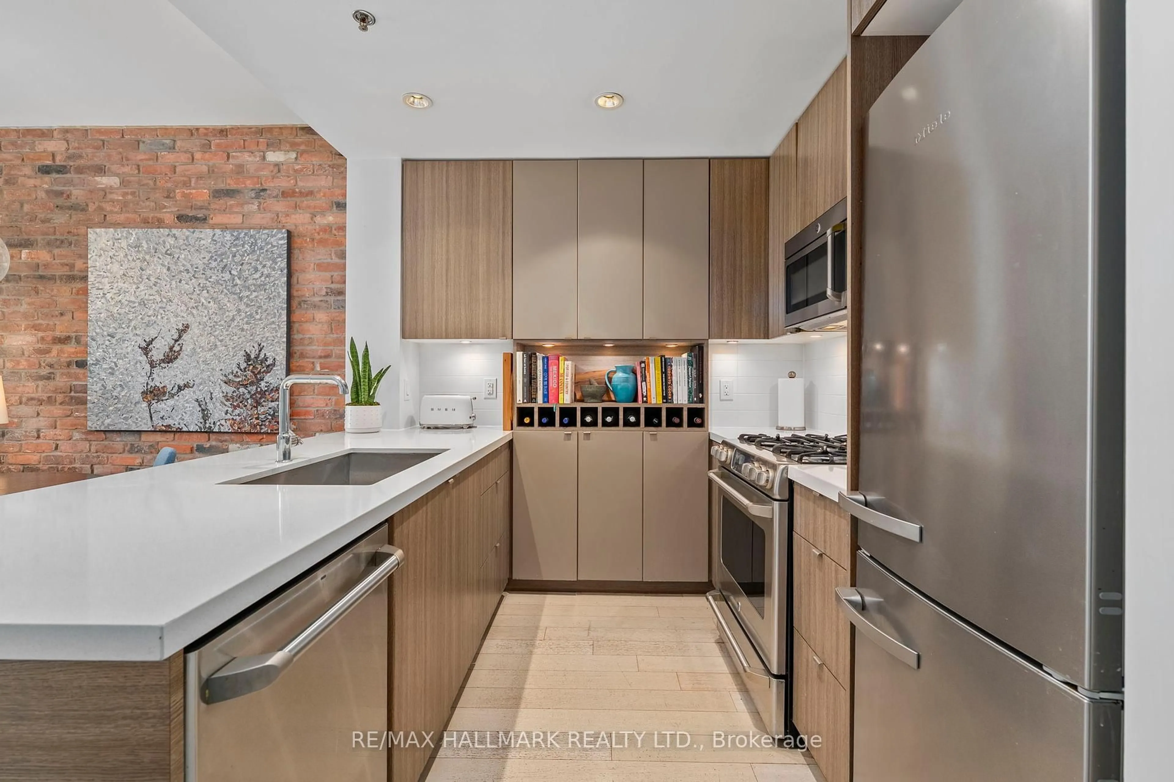 Contemporary kitchen, ceramic/tile floor for 88 Colgate Ave #321, Toronto Ontario M4M 0A6