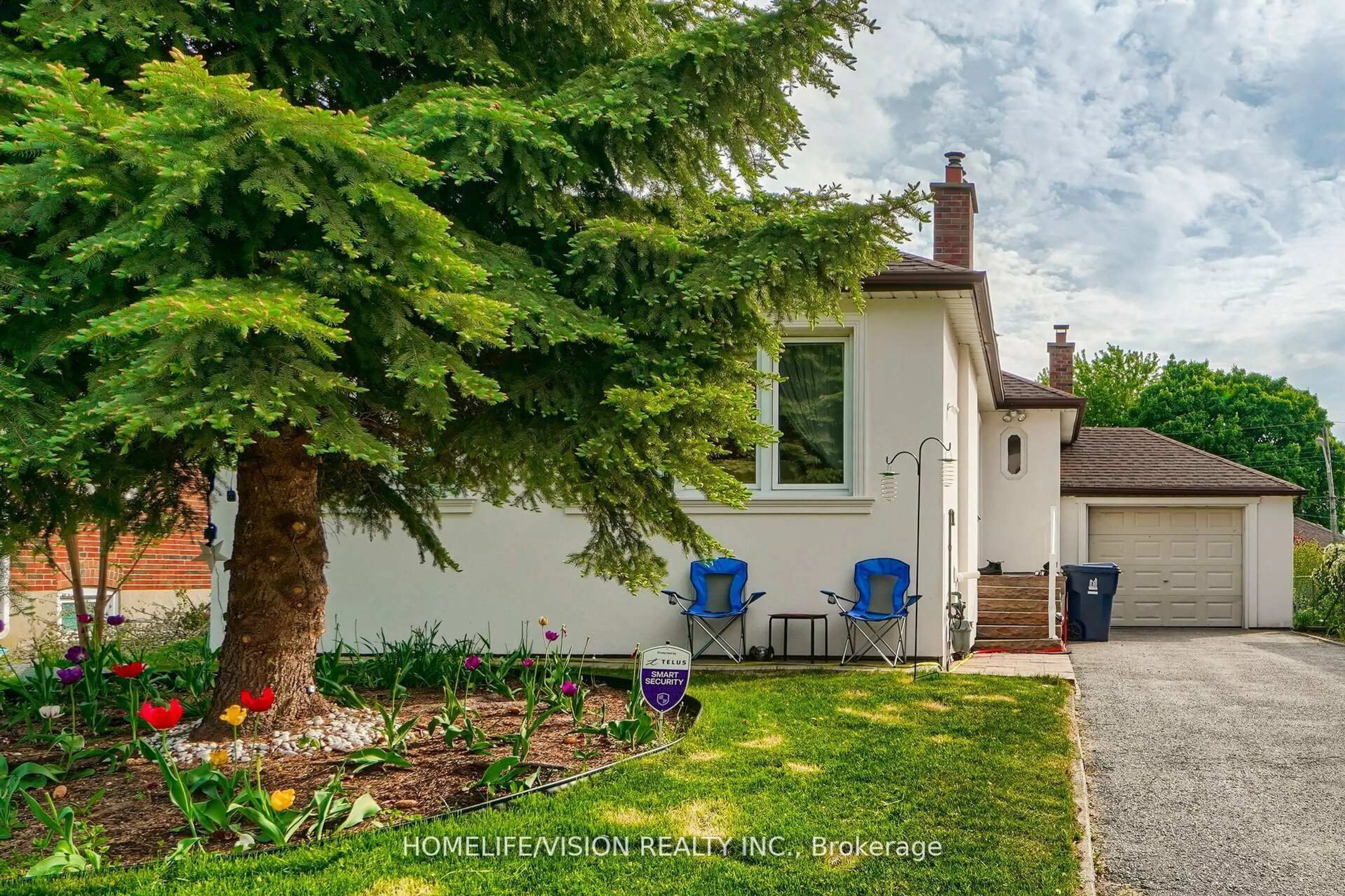 A pic from outside/outdoor area/front of a property/back of a property/a pic from drone, street for 44 Armitage Dr, Toronto Ontario M1R 4Y1
