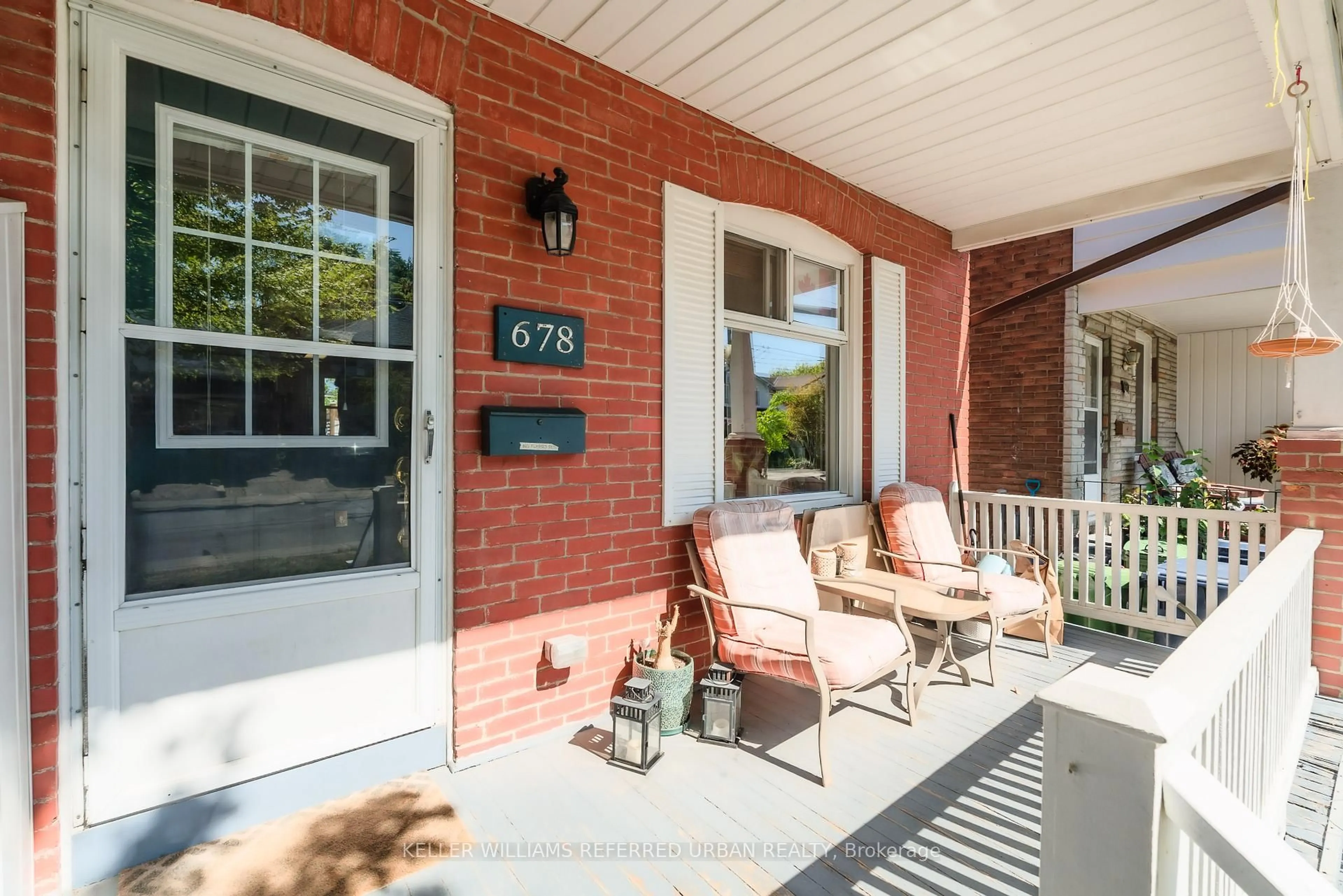 Unknown for 678 Sammon Ave, Toronto Ontario M4C 2E2