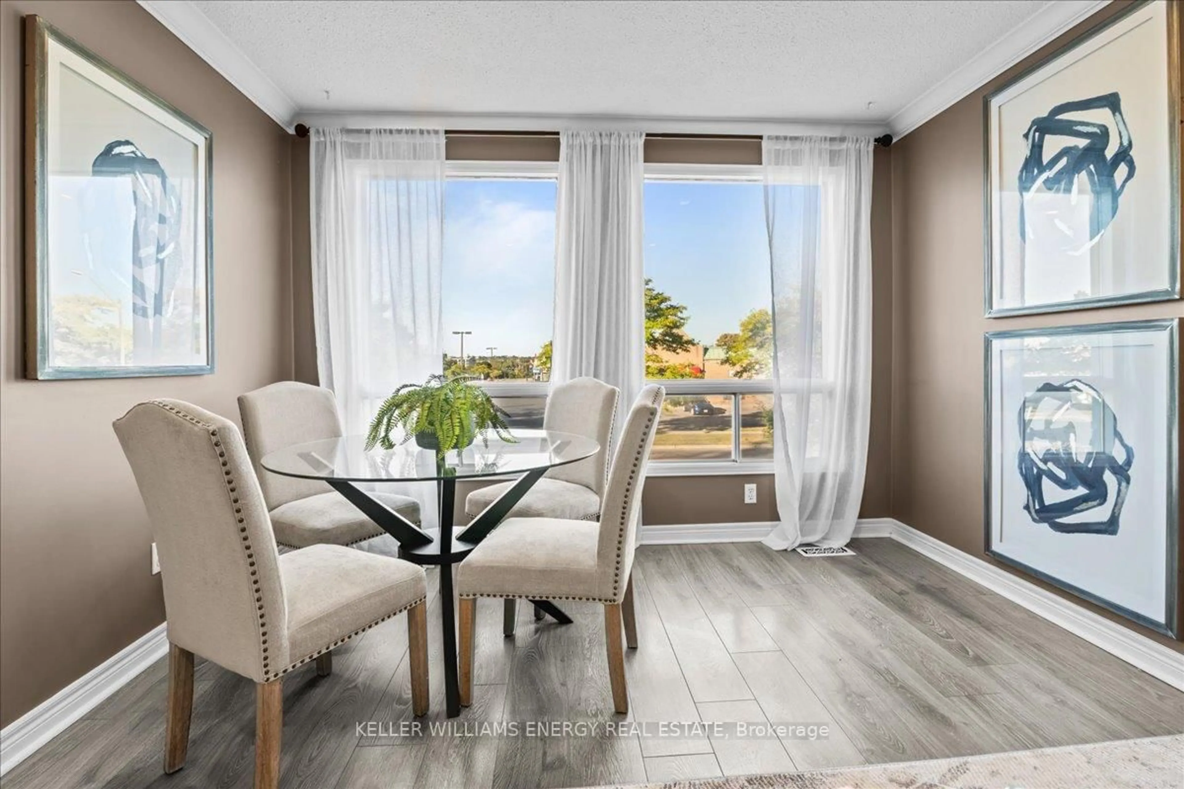 Dining room, wood/laminate floor for 601 Grandview St, Oshawa Ontario L1H 7T5