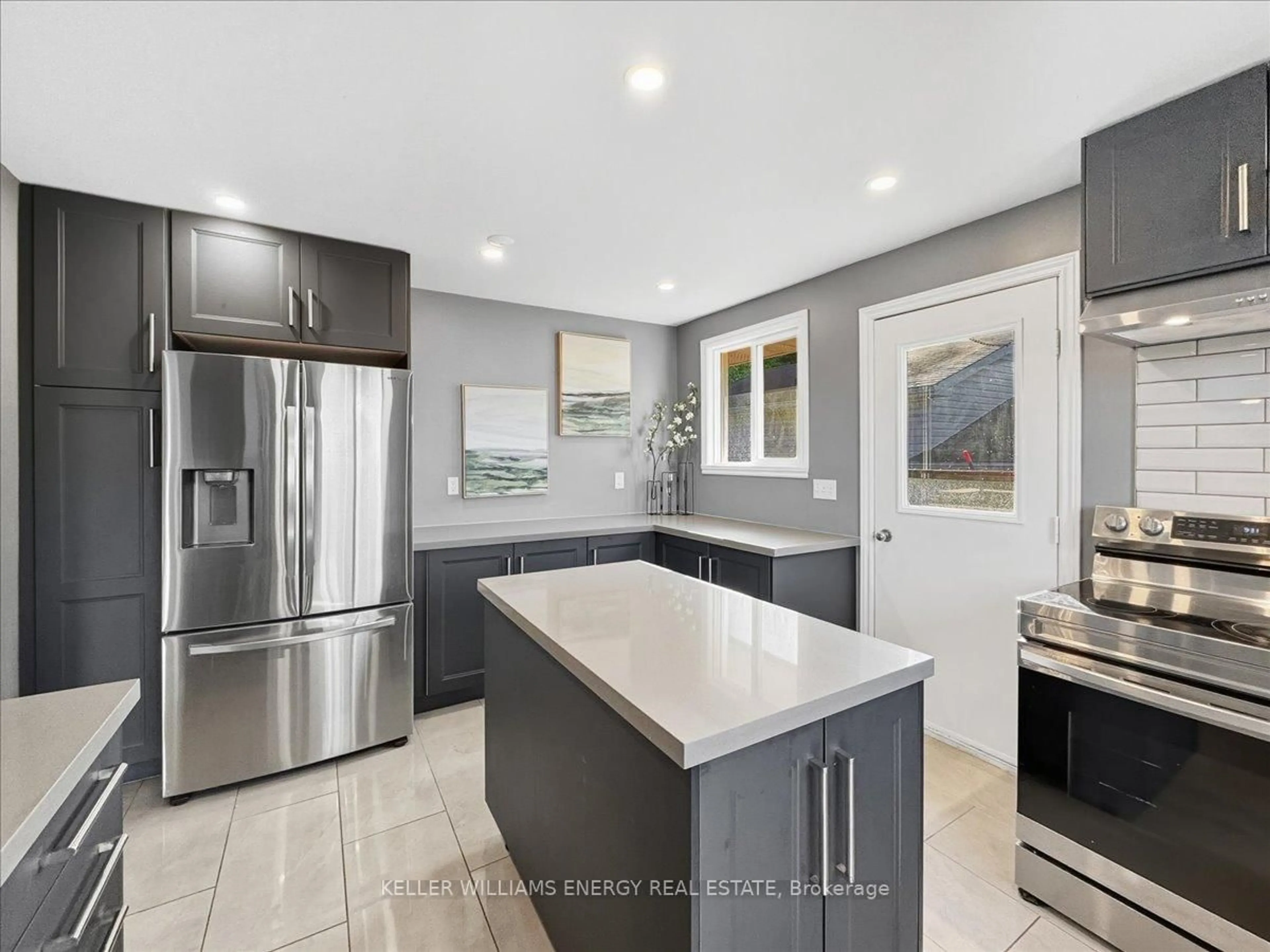 Open concept kitchen, ceramic/tile floor for 601 Grandview St, Oshawa Ontario L1H 7T5