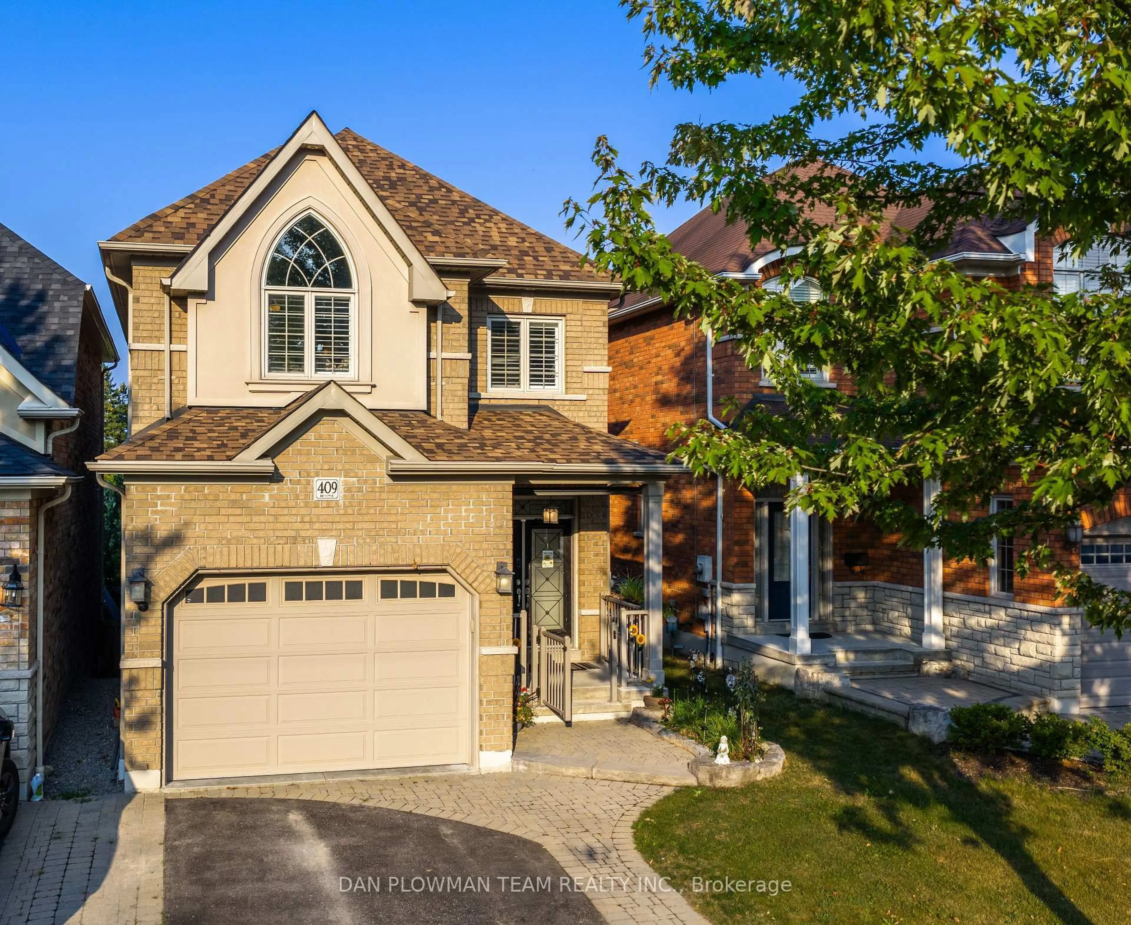 Home with brick exterior material, street for 409 Harris St, Whitby Ontario L1N 0E7