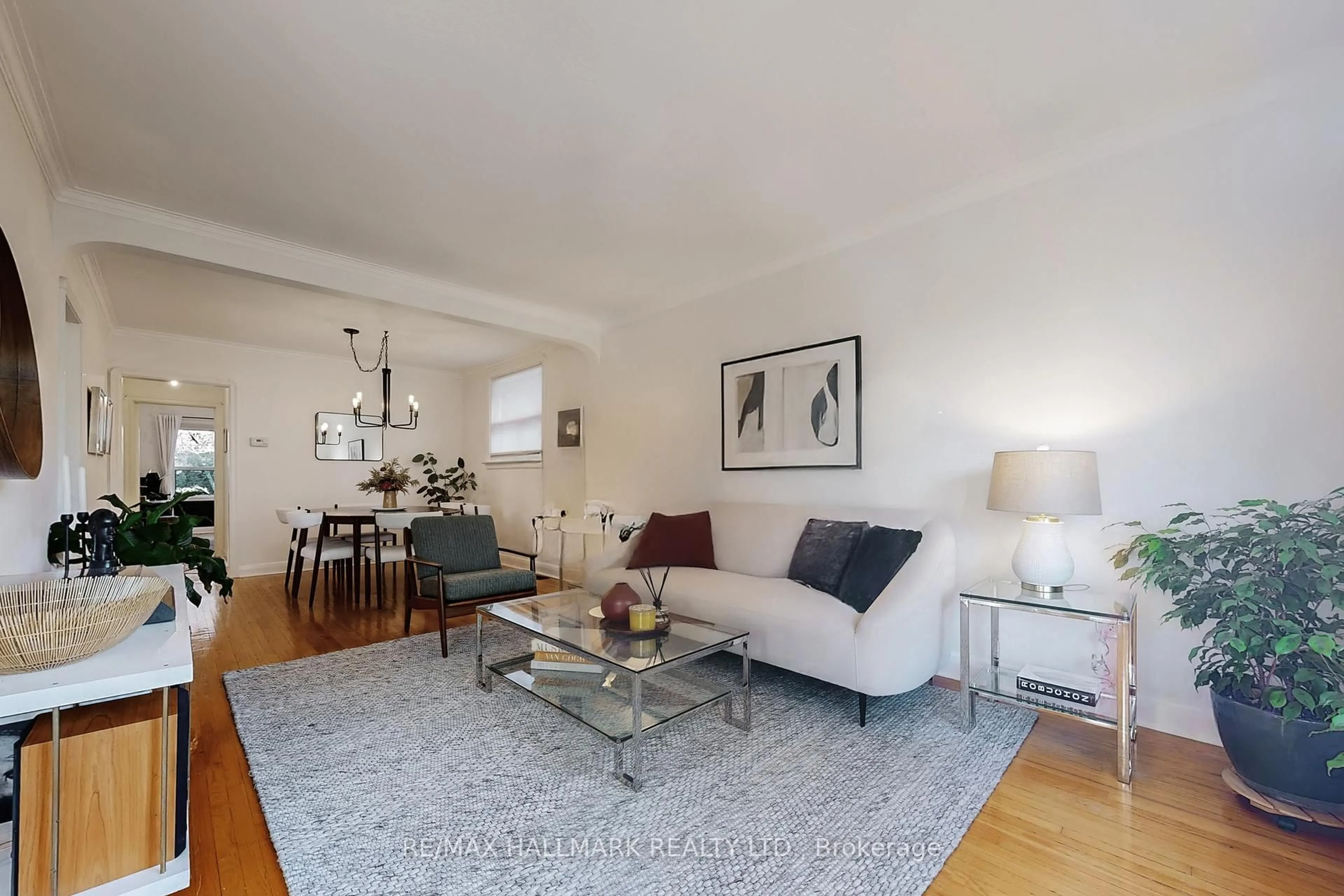 Living room with furniture, unknown for 223 Ferris Rd, Toronto Ontario M4B 1H2